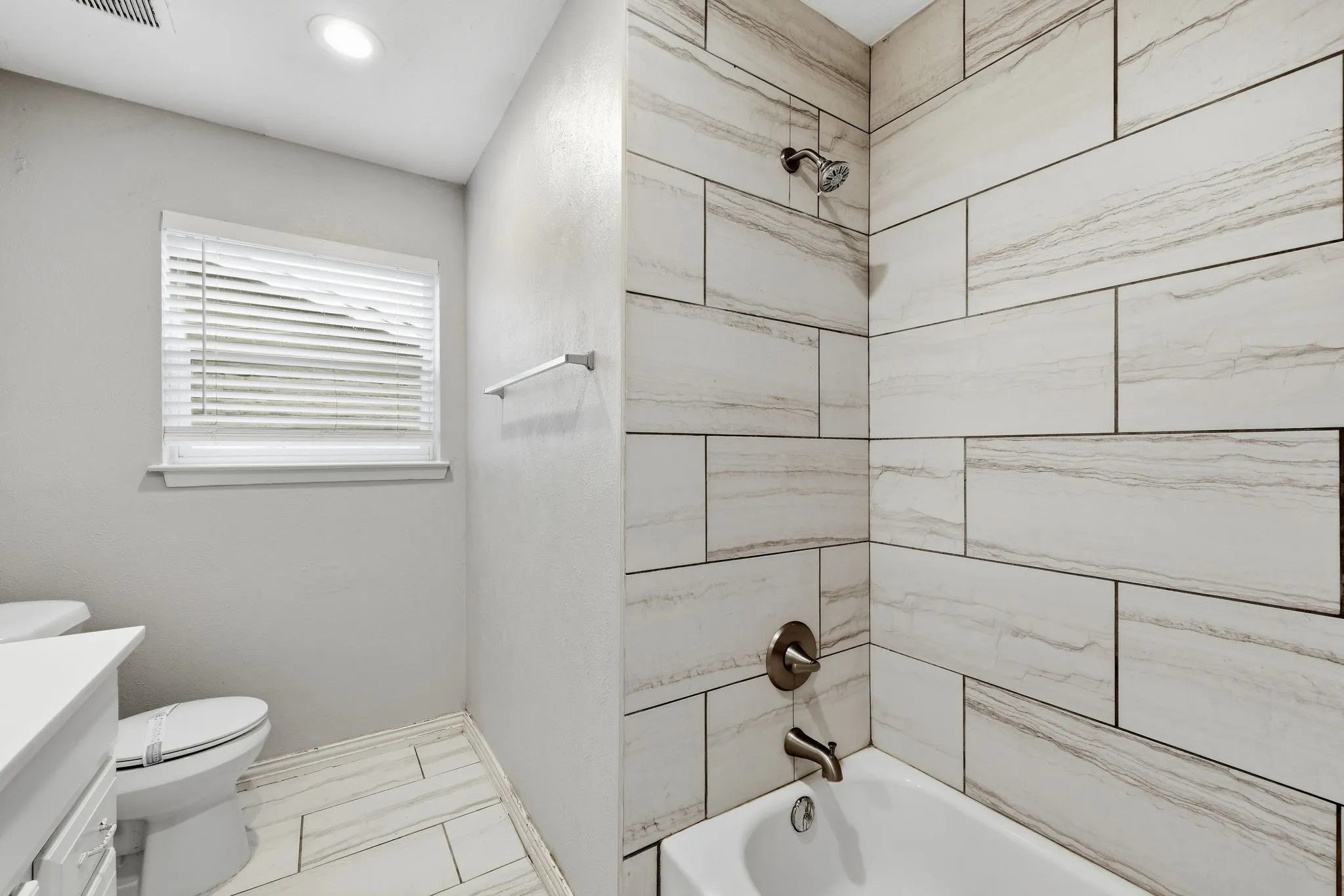 Single Family Residence For Sale in Dallas County , 1312 Greenway Drive, Mesquite, Texas 75149, 3 Bedroom, 3 Bathroom, 2 Garage spaces, 1,258 Sqft, built in 1961, mls#21399739, Real Estate Agent in Mesquite, Homes For Sale in Dallas county, Homes For Sale in Mesquite, Realtor in Mesquite Texas, Real Estate Brokerage Independent Realty Texas, Luminita Cordes Realtor