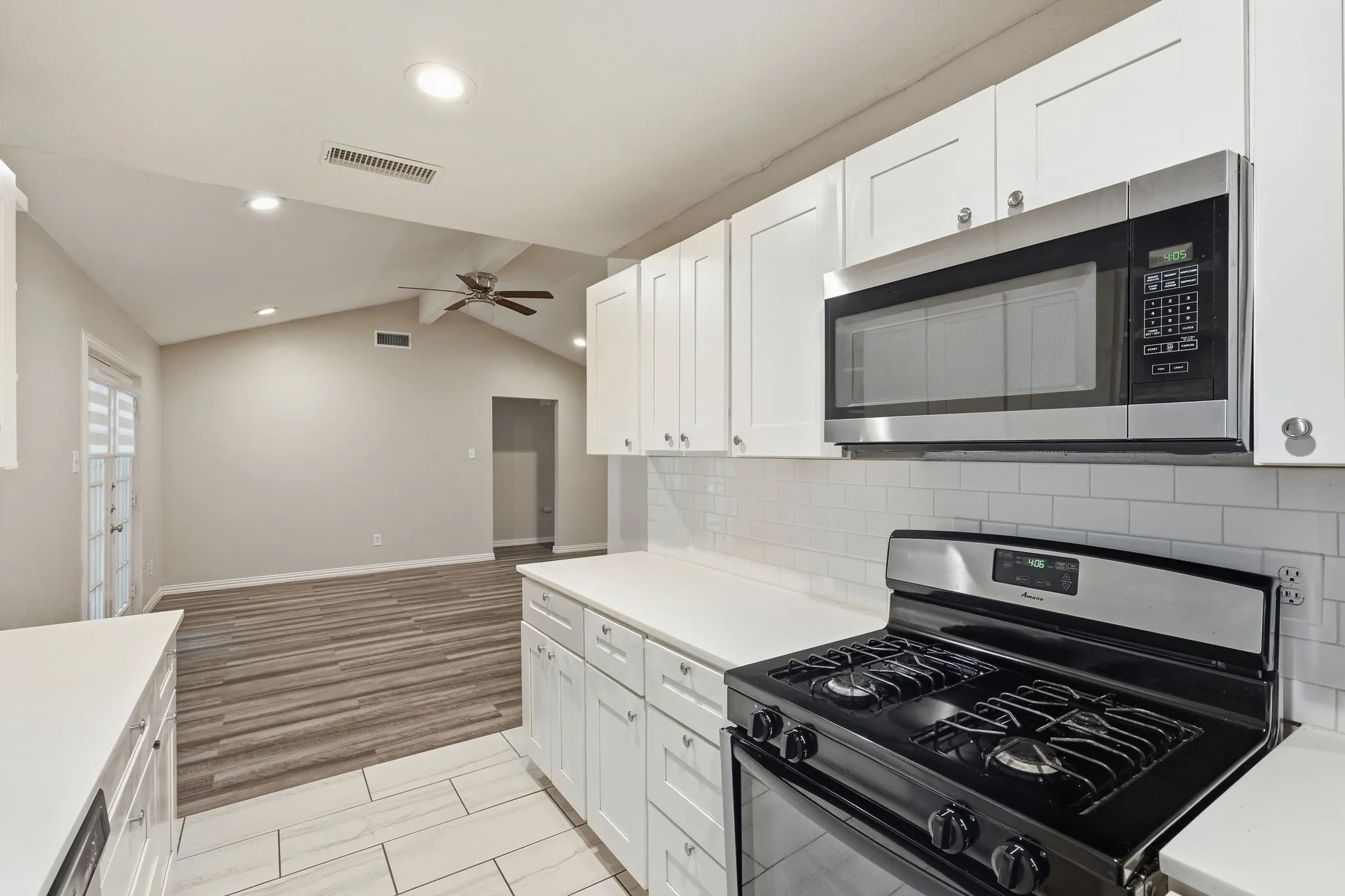 Single Family Residence For Sale in Dallas County , 1312 Greenway Drive, Mesquite, Texas 75149, 3 Bedroom, 3 Bathroom, 2 Garage spaces, 1,258 Sqft, built in 1961, mls#21399739, Real Estate Agent in Mesquite, Homes For Sale in Dallas county, Homes For Sale in Mesquite, Realtor in Mesquite Texas, Real Estate Brokerage Independent Realty Texas, Luminita Cordes Realtor