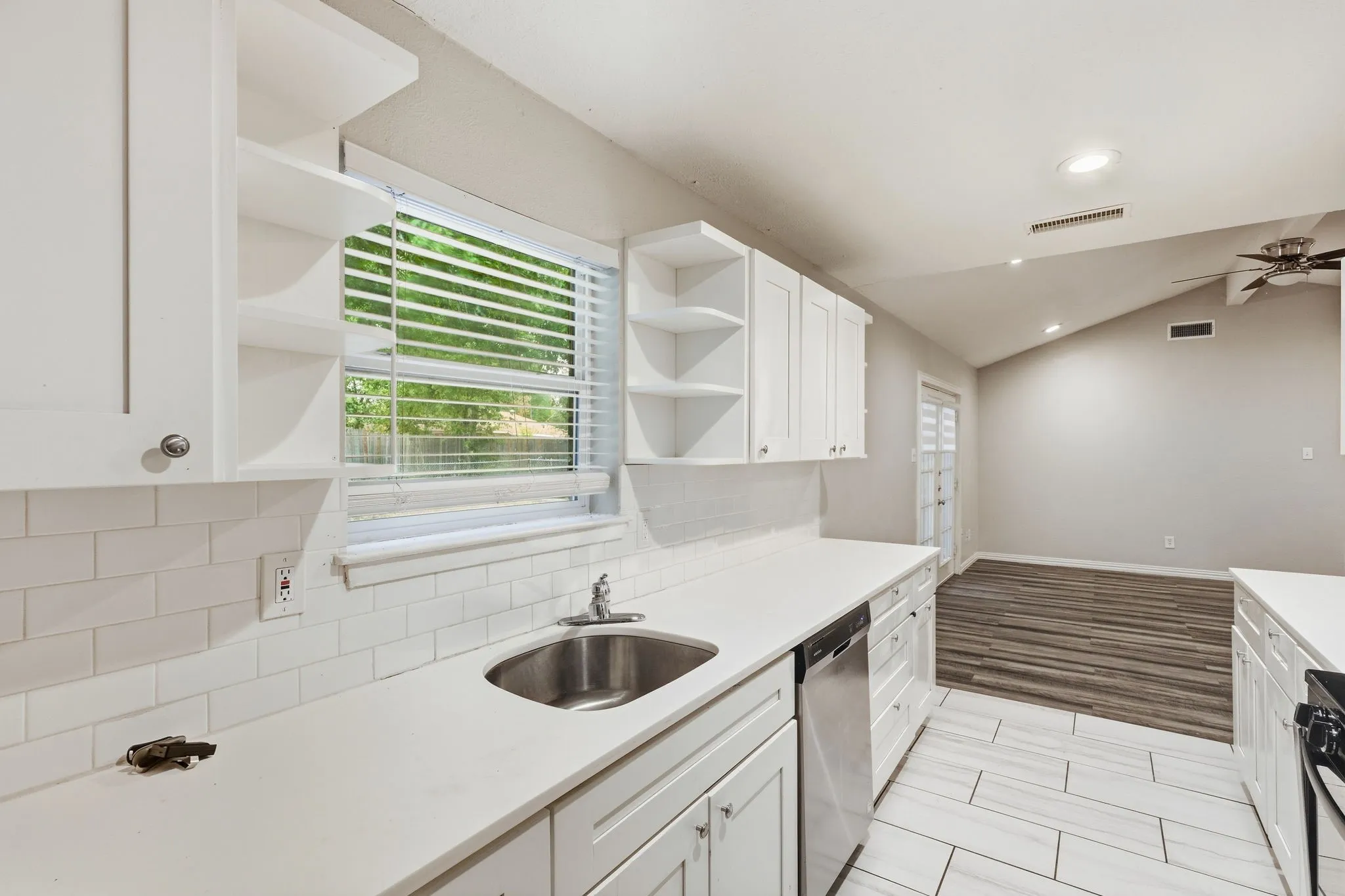 Single Family Residence For Sale in Dallas County , 1312 Greenway Drive, Mesquite, Texas 75149, 3 Bedroom, 3 Bathroom, 2 Garage spaces, 1,258 Sqft, built in 1961, mls#21399739, Real Estate Agent in Mesquite, Homes For Sale in Dallas county, Homes For Sale in Mesquite, Realtor in Mesquite Texas, Real Estate Brokerage Independent Realty Texas, Luminita Cordes Realtor