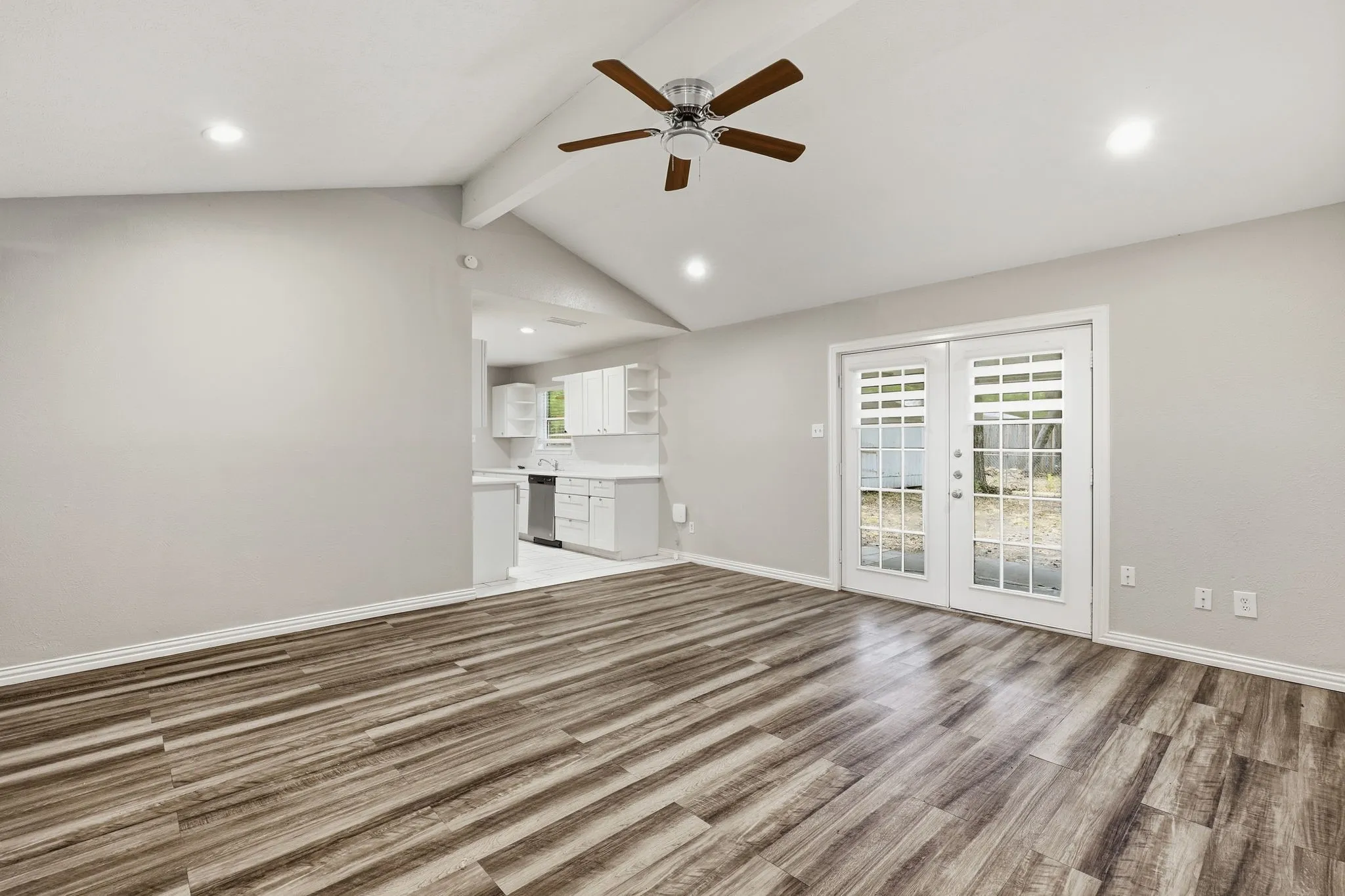 Single Family Residence For Sale in Dallas County , 1312 Greenway Drive, Mesquite, Texas 75149, 3 Bedroom, 3 Bathroom, 2 Garage spaces, 1,258 Sqft, built in 1961, mls#21399739, Real Estate Agent in Mesquite, Homes For Sale in Dallas county, Homes For Sale in Mesquite, Realtor in Mesquite Texas, Real Estate Brokerage Independent Realty Texas, Luminita Cordes Realtor