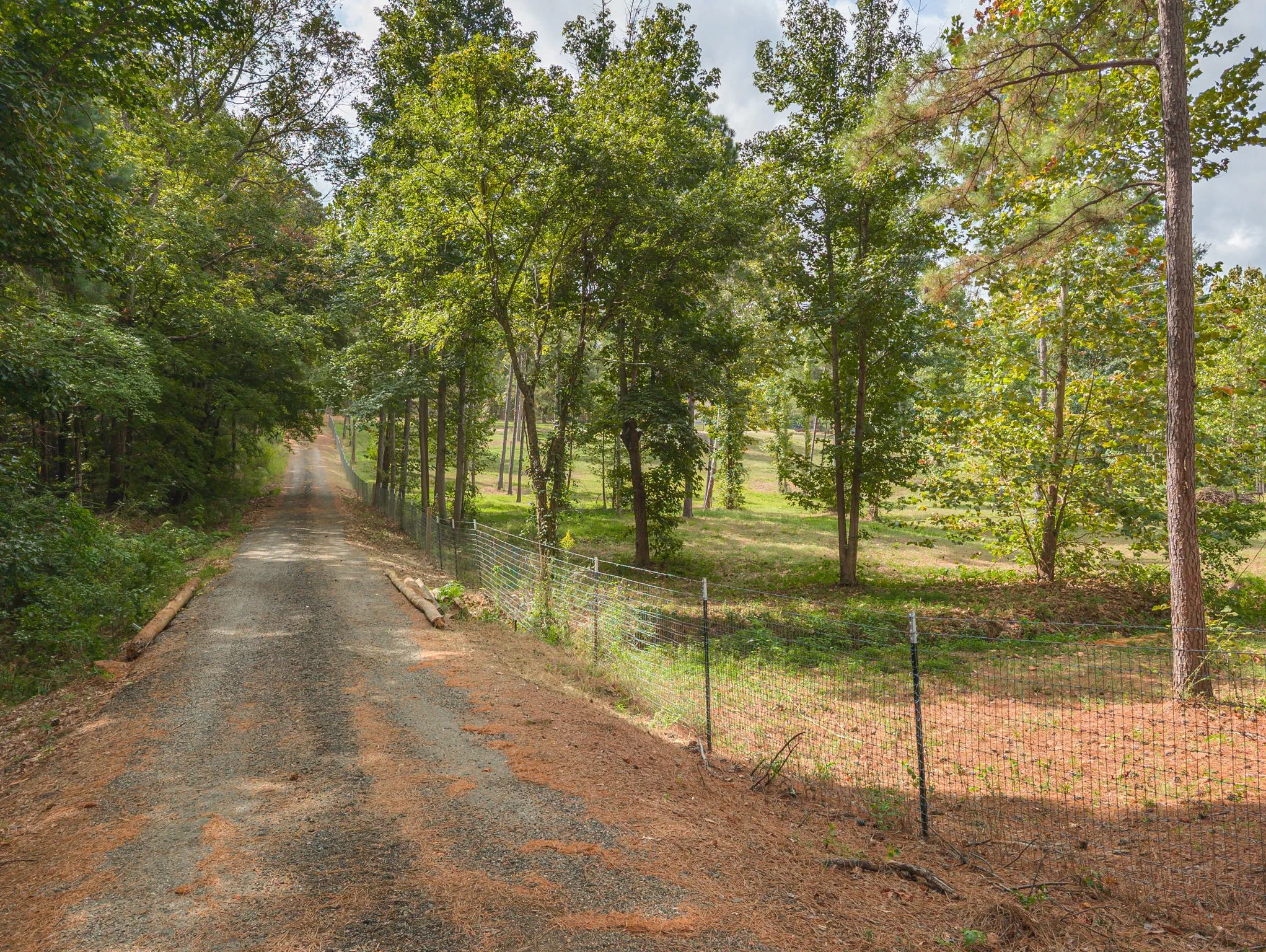 Single Family Residence For Sale in Cherokee County , 6411 Fm 23 W, Rusk, Texas 75785, 4 Bedroom, 3 Bathroom, 2 Garage spaces, 2,782 Sqft, built in 1959, mls#21402668, Real Estate Agent in Rusk, Homes For Sale in Cherokee county, Homes For Sale in Rusk, Realtor in Rusk Texas, Real Estate Brokerage Independent Realty Texas, Luminita Cordes Realtor