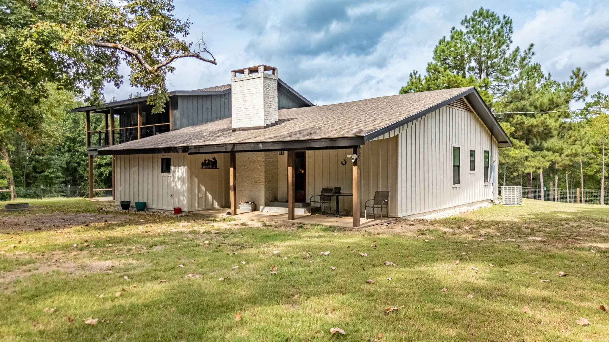 Single Family Residence For Sale in Cherokee County , 6411 Fm 23 W, Rusk, Texas 75785, 4 Bedroom, 3 Bathroom, 2 Garage spaces, 2,782 Sqft, built in 1959, mls#21402668, Real Estate Agent in Rusk, Homes For Sale in Cherokee county, Homes For Sale in Rusk, Realtor in Rusk Texas, Real Estate Brokerage Independent Realty Texas, Luminita Cordes Realtor