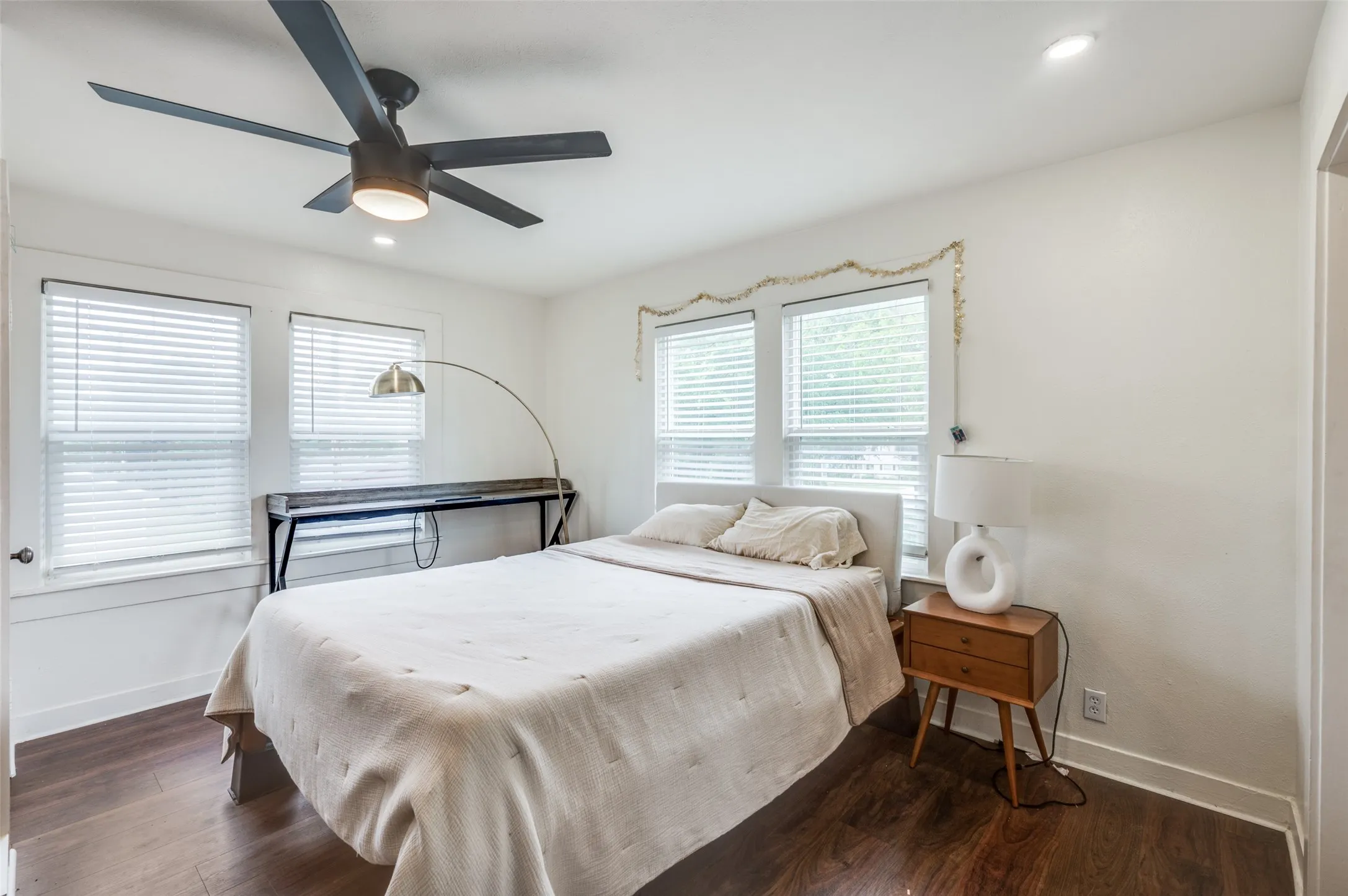 Single Family Residence For Rent in Tarrant County , 2508 Hulen Street 2, Fort Worth, Texas 76107, 1 Bedroom, 1 Bathroom, 2 Garage spaces, 550 Sqft, built in 1935, mls#21402667, Real Estate Agent in Fort Worth, Homes For Rent in Tarrant county, Homes For Rent in Fort Worth, Realtor in Fort Worth Texas, Real Estate Brokerage Independent Realty Texas, Luminita Cordes Realtor