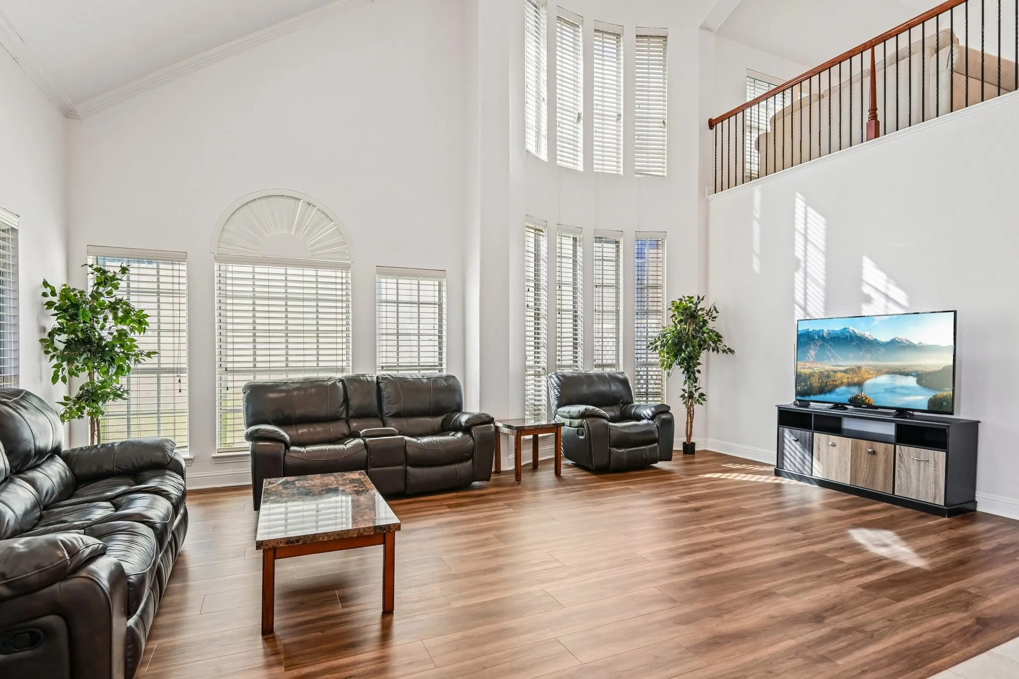 Single Family Residence For Rent in Dallas County , 6006 Shadywood Lane, Garland, Texas 75043, 5 Bedroom, 3 Bathroom, 2 Garage spaces, 3,243 Sqft, built in 2007, mls#21402676, Real Estate Agent in Garland, Homes For Rent in Dallas county, Homes For Rent in Garland, Realtor in Garland Texas, Real Estate Brokerage Independent Realty Texas, Luminita Cordes Realtor