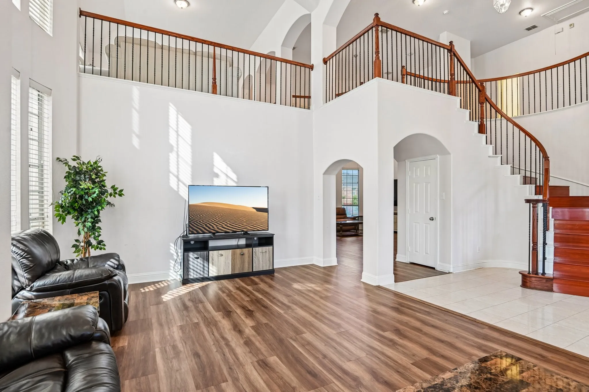 Single Family Residence For Rent in Dallas County , 6006 Shadywood Lane, Garland, Texas 75043, 5 Bedroom, 3 Bathroom, 2 Garage spaces, 3,243 Sqft, built in 2007, mls#21402676, Real Estate Agent in Garland, Homes For Rent in Dallas county, Homes For Rent in Garland, Realtor in Garland Texas, Real Estate Brokerage Independent Realty Texas, Luminita Cordes Realtor