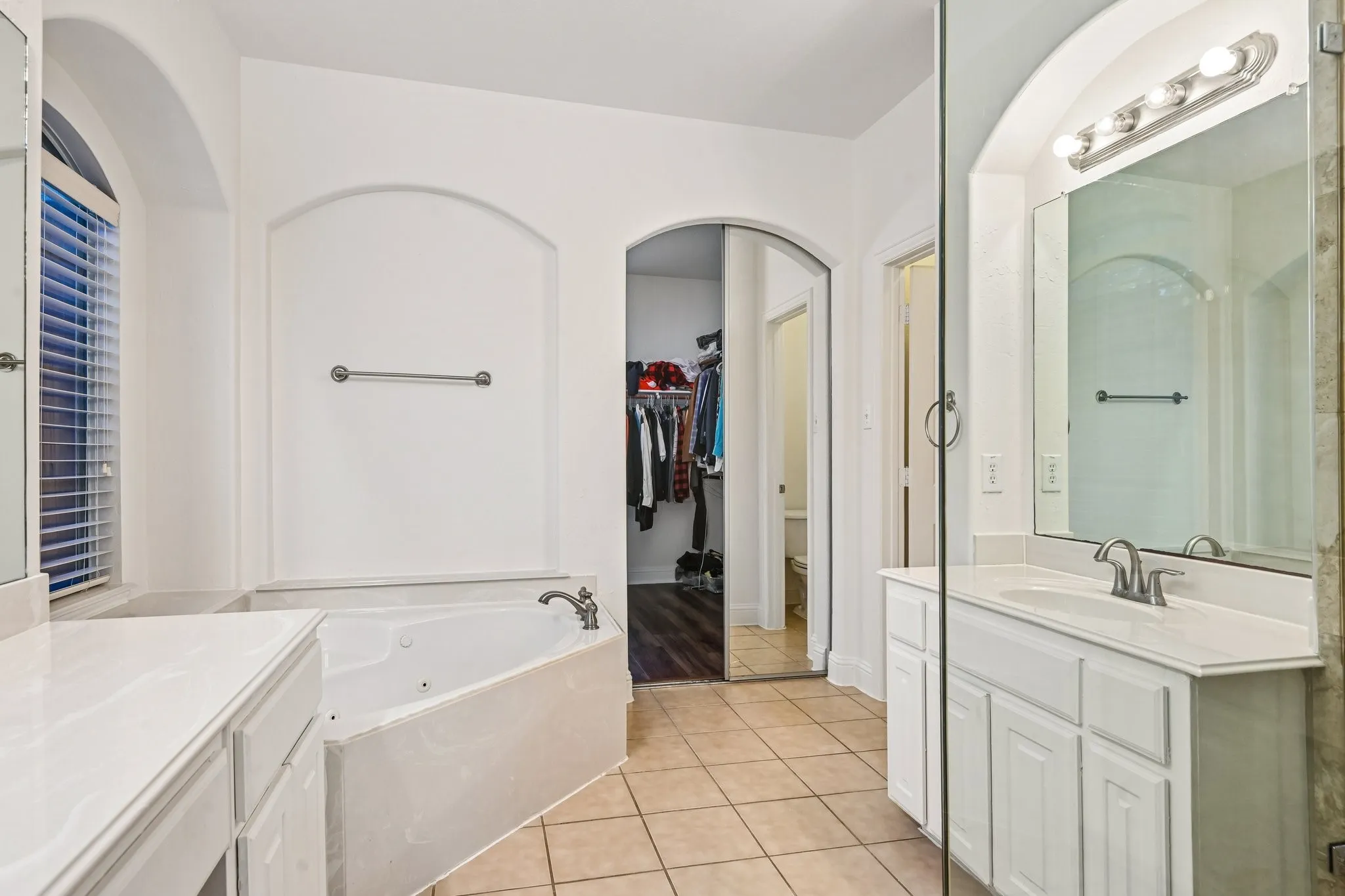 Single Family Residence For Rent in Dallas County , 6006 Shadywood Lane, Garland, Texas 75043, 5 Bedroom, 3 Bathroom, 2 Garage spaces, 3,243 Sqft, built in 2007, mls#21402676, Real Estate Agent in Garland, Homes For Rent in Dallas county, Homes For Rent in Garland, Realtor in Garland Texas, Real Estate Brokerage Independent Realty Texas, Luminita Cordes Realtor