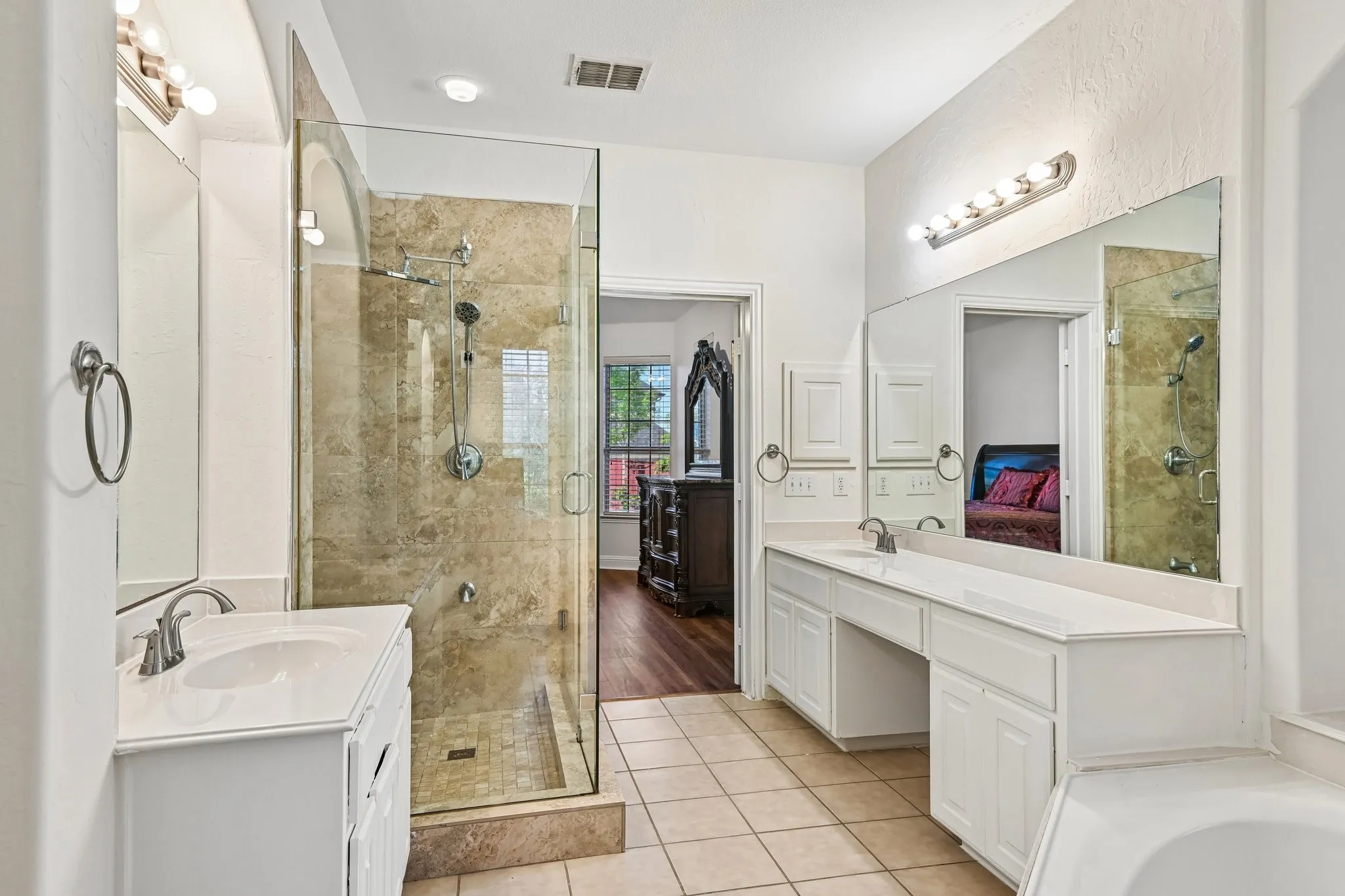 Single Family Residence For Rent in Dallas County , 6006 Shadywood Lane, Garland, Texas 75043, 5 Bedroom, 3 Bathroom, 2 Garage spaces, 3,243 Sqft, built in 2007, mls#21402676, Real Estate Agent in Garland, Homes For Rent in Dallas county, Homes For Rent in Garland, Realtor in Garland Texas, Real Estate Brokerage Independent Realty Texas, Luminita Cordes Realtor