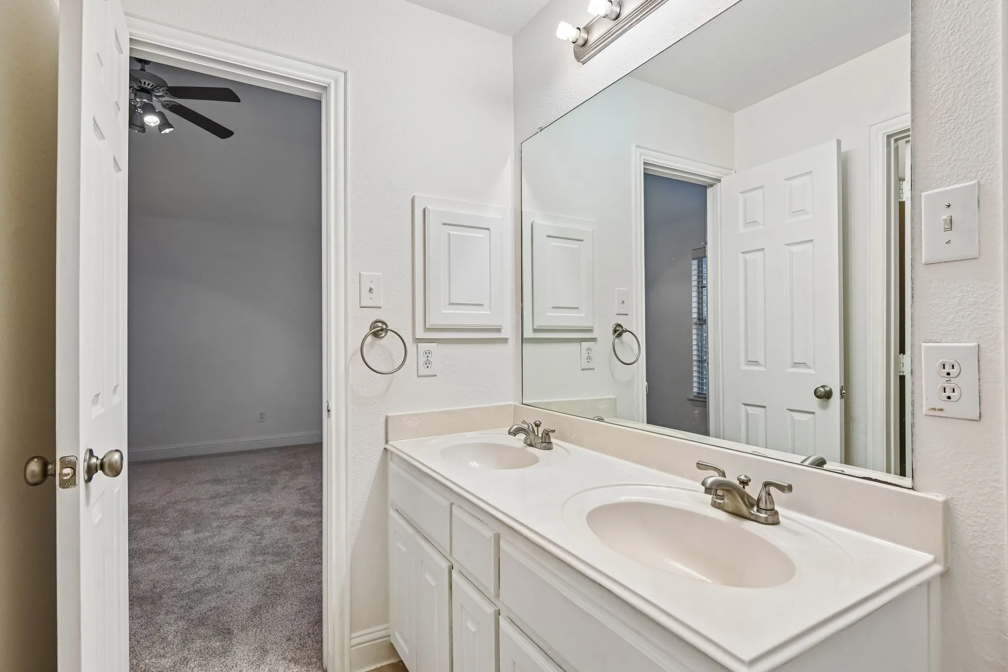 Single Family Residence For Rent in Dallas County , 6006 Shadywood Lane, Garland, Texas 75043, 5 Bedroom, 3 Bathroom, 2 Garage spaces, 3,243 Sqft, built in 2007, mls#21402676, Real Estate Agent in Garland, Homes For Rent in Dallas county, Homes For Rent in Garland, Realtor in Garland Texas, Real Estate Brokerage Independent Realty Texas, Luminita Cordes Realtor