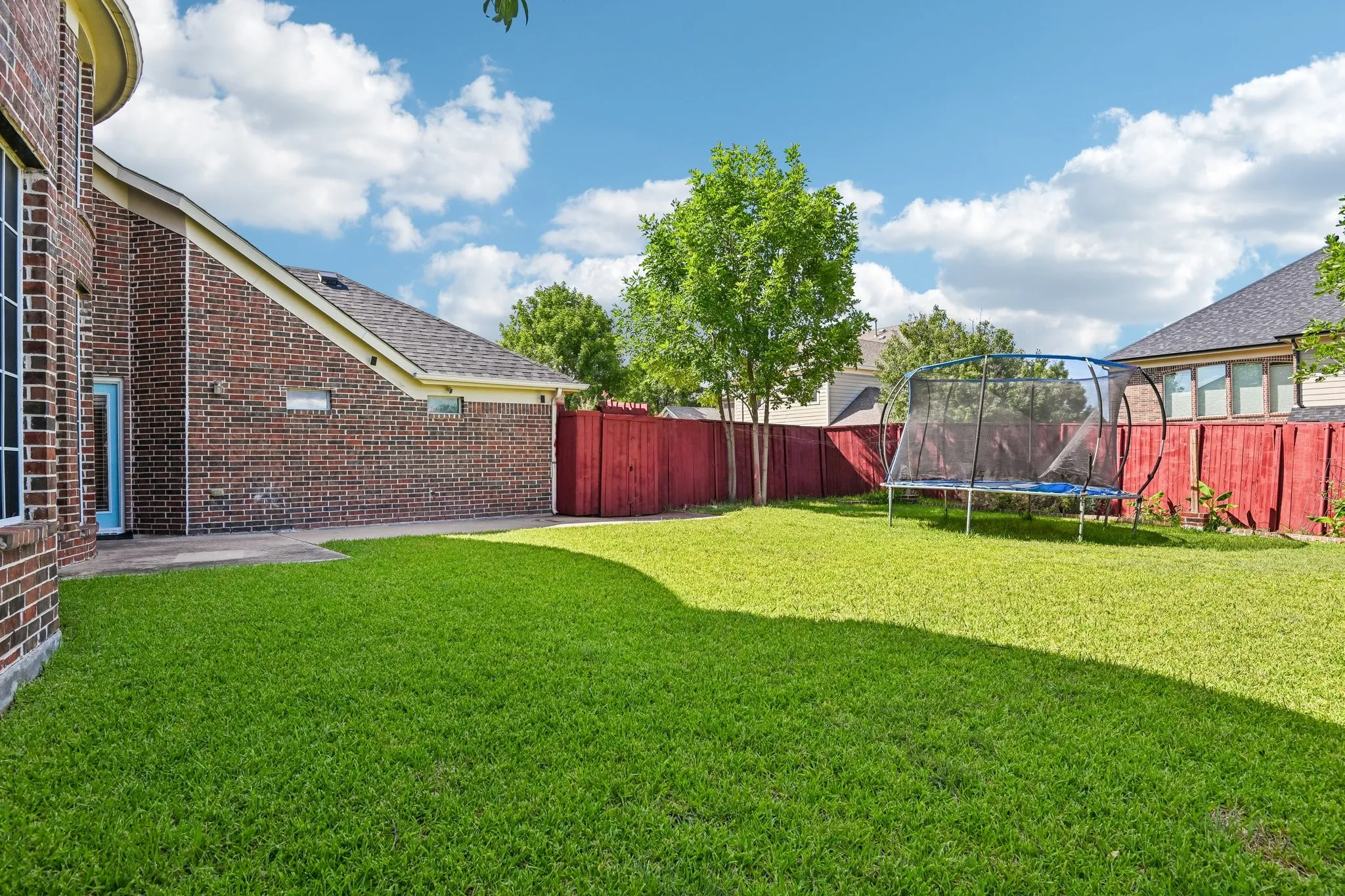 Single Family Residence For Rent in Dallas County , 6006 Shadywood Lane, Garland, Texas 75043, 5 Bedroom, 3 Bathroom, 2 Garage spaces, 3,243 Sqft, built in 2007, mls#21402676, Real Estate Agent in Garland, Homes For Rent in Dallas county, Homes For Rent in Garland, Realtor in Garland Texas, Real Estate Brokerage Independent Realty Texas, Luminita Cordes Realtor