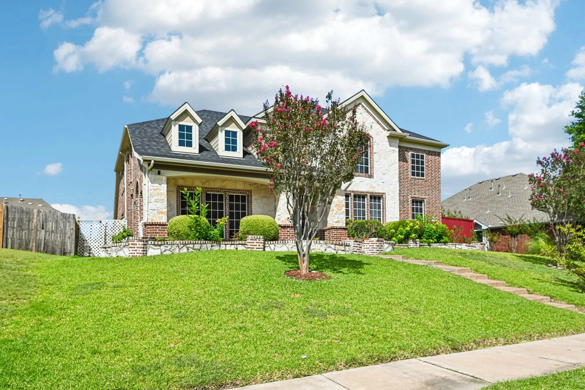 Single Family Residence For Rent in Dallas County , 6006 Shadywood Lane, Garland, Texas 75043, 5 Bedroom, 3 Bathroom, 2 Garage spaces, 3,243 Sqft, built in 2007, mls#21402676, Real Estate Agent in Garland, Homes For Rent in Dallas county, Homes For Rent in Garland, Realtor in Garland Texas, Real Estate Brokerage Independent Realty Texas, Luminita Cordes Realtor