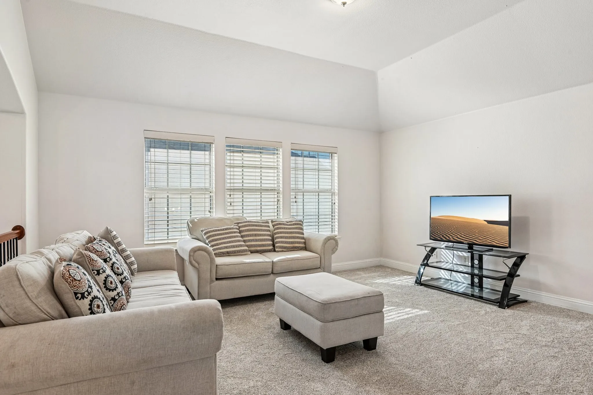 Single Family Residence For Rent in Dallas County , 6006 Shadywood Lane, Garland, Texas 75043, 5 Bedroom, 3 Bathroom, 2 Garage spaces, 3,243 Sqft, built in 2007, mls#21402676, Real Estate Agent in Garland, Homes For Rent in Dallas county, Homes For Rent in Garland, Realtor in Garland Texas, Real Estate Brokerage Independent Realty Texas, Luminita Cordes Realtor