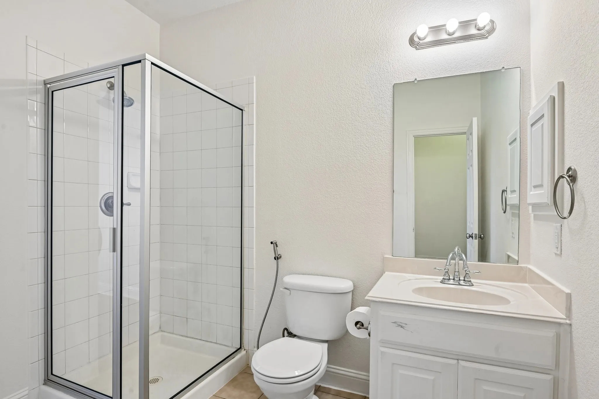 Single Family Residence For Rent in Dallas County , 6006 Shadywood Lane, Garland, Texas 75043, 5 Bedroom, 3 Bathroom, 2 Garage spaces, 3,243 Sqft, built in 2007, mls#21402676, Real Estate Agent in Garland, Homes For Rent in Dallas county, Homes For Rent in Garland, Realtor in Garland Texas, Real Estate Brokerage Independent Realty Texas, Luminita Cordes Realtor