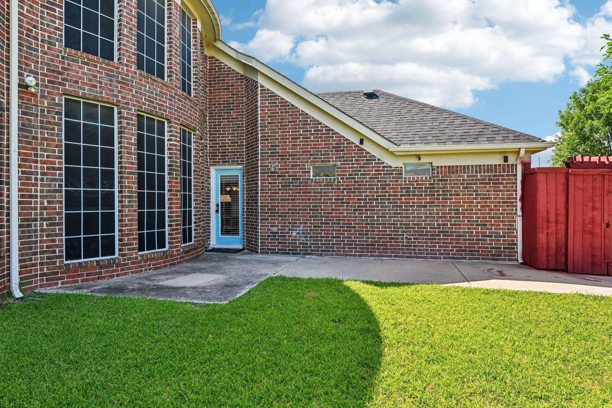 Single Family Residence For Rent in Dallas County , 6006 Shadywood Lane, Garland, Texas 75043, 5 Bedroom, 3 Bathroom, 2 Garage spaces, 3,243 Sqft, built in 2007, mls#21402676, Real Estate Agent in Garland, Homes For Rent in Dallas county, Homes For Rent in Garland, Realtor in Garland Texas, Real Estate Brokerage Independent Realty Texas, Luminita Cordes Realtor