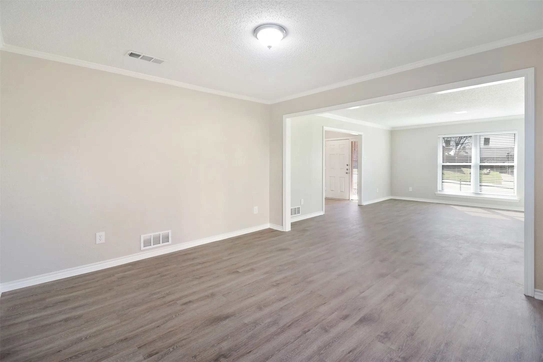 Duplex For Rent in Dallas County , 2179 Southern Place A, Carrollton, Texas 75006, 3 Bedroom, 3 Bathroom, 2 Garage spaces, 1,821 Sqft, built in 1980, mls#21402673, Real Estate Agent in Carrollton, Homes For Rent in Dallas county, Homes For Rent in Carrollton, Realtor in Carrollton Texas, Real Estate Brokerage Independent Realty Texas, Luminita Cordes Realtor