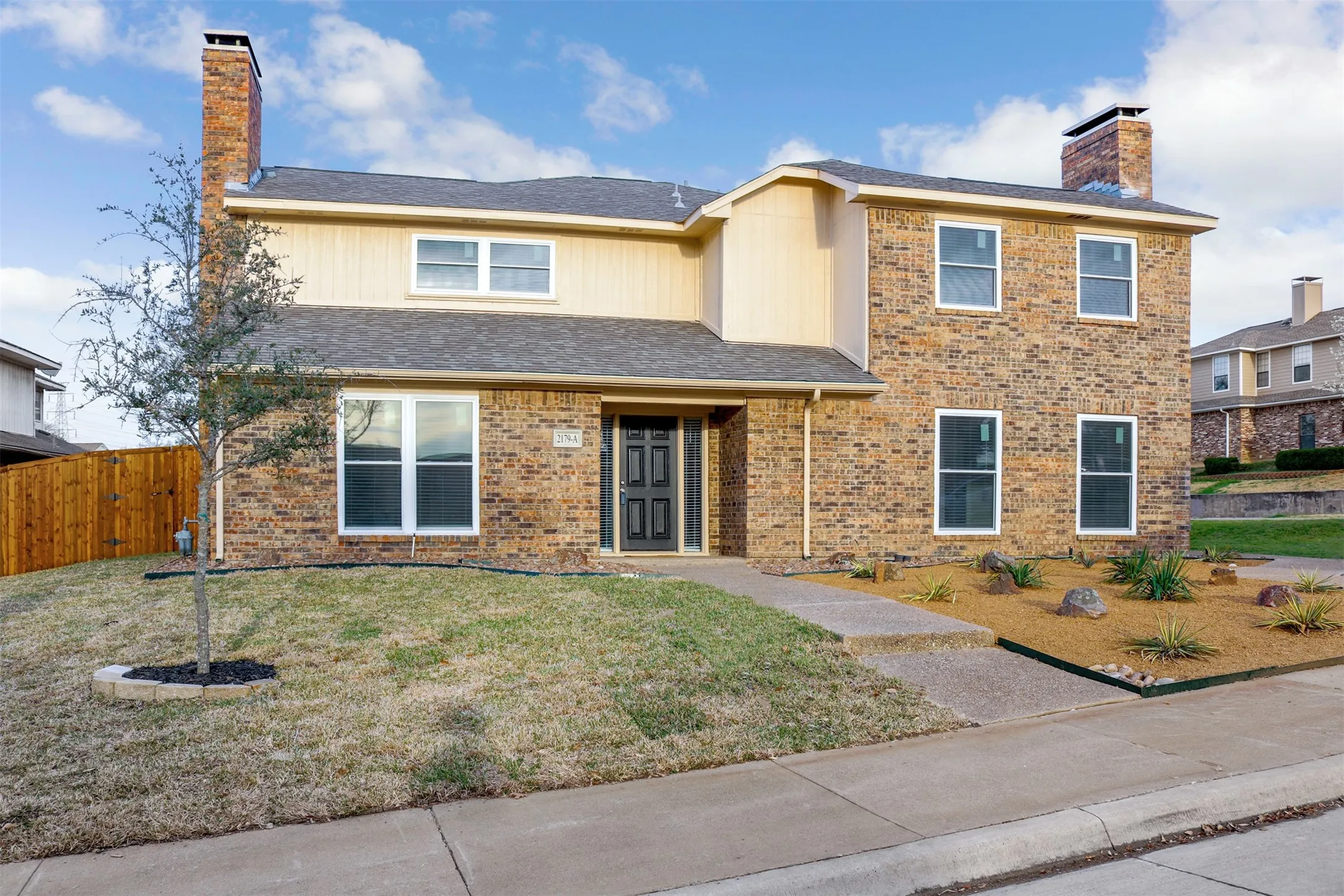 Duplex For Rent in Dallas County , 2179 Southern Place A, Carrollton, Texas 75006, 3 Bedroom, 3 Bathroom, 2 Garage spaces, 1,821 Sqft, built in 1980, mls#21402673, Real Estate Agent in Carrollton, Homes For Rent in Dallas county, Homes For Rent in Carrollton, Realtor in Carrollton Texas, Real Estate Brokerage Independent Realty Texas, Luminita Cordes Realtor