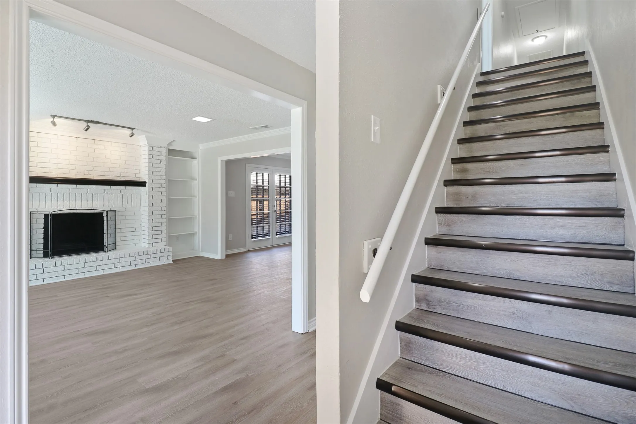 Duplex For Rent in Dallas County , 2179 Southern Place A, Carrollton, Texas 75006, 3 Bedroom, 3 Bathroom, 2 Garage spaces, 1,821 Sqft, built in 1980, mls#21402673, Real Estate Agent in Carrollton, Homes For Rent in Dallas county, Homes For Rent in Carrollton, Realtor in Carrollton Texas, Real Estate Brokerage Independent Realty Texas, Luminita Cordes Realtor