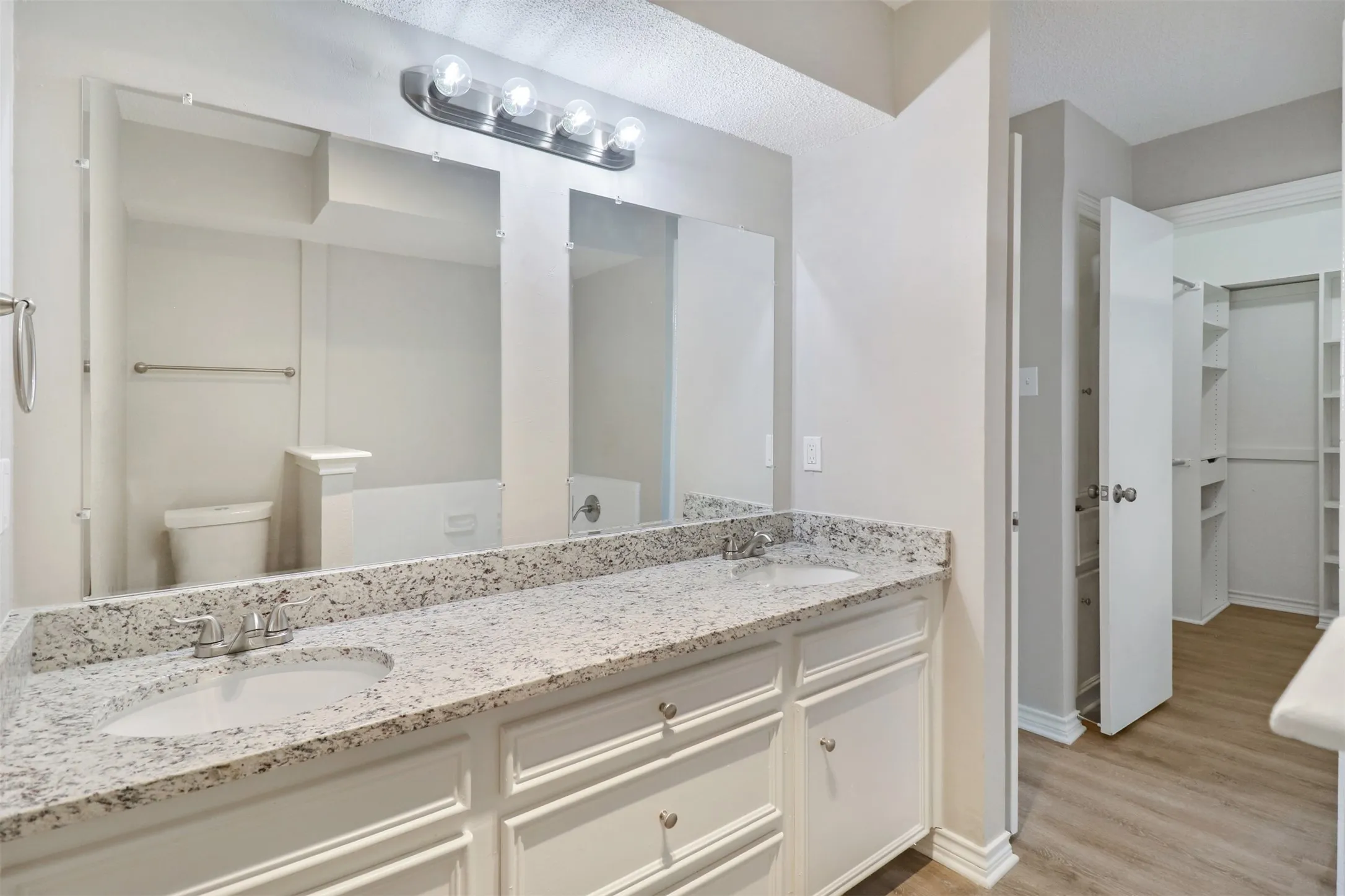 Duplex For Rent in Dallas County , 2179 Southern Place A, Carrollton, Texas 75006, 3 Bedroom, 3 Bathroom, 2 Garage spaces, 1,821 Sqft, built in 1980, mls#21402673, Real Estate Agent in Carrollton, Homes For Rent in Dallas county, Homes For Rent in Carrollton, Realtor in Carrollton Texas, Real Estate Brokerage Independent Realty Texas, Luminita Cordes Realtor