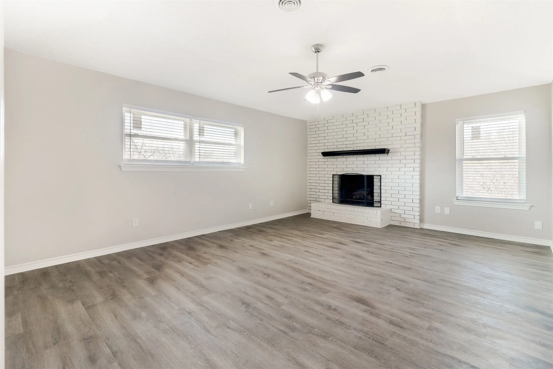 Duplex For Rent in Dallas County , 2179 Southern Place A, Carrollton, Texas 75006, 3 Bedroom, 3 Bathroom, 2 Garage spaces, 1,821 Sqft, built in 1980, mls#21402673, Real Estate Agent in Carrollton, Homes For Rent in Dallas county, Homes For Rent in Carrollton, Realtor in Carrollton Texas, Real Estate Brokerage Independent Realty Texas, Luminita Cordes Realtor