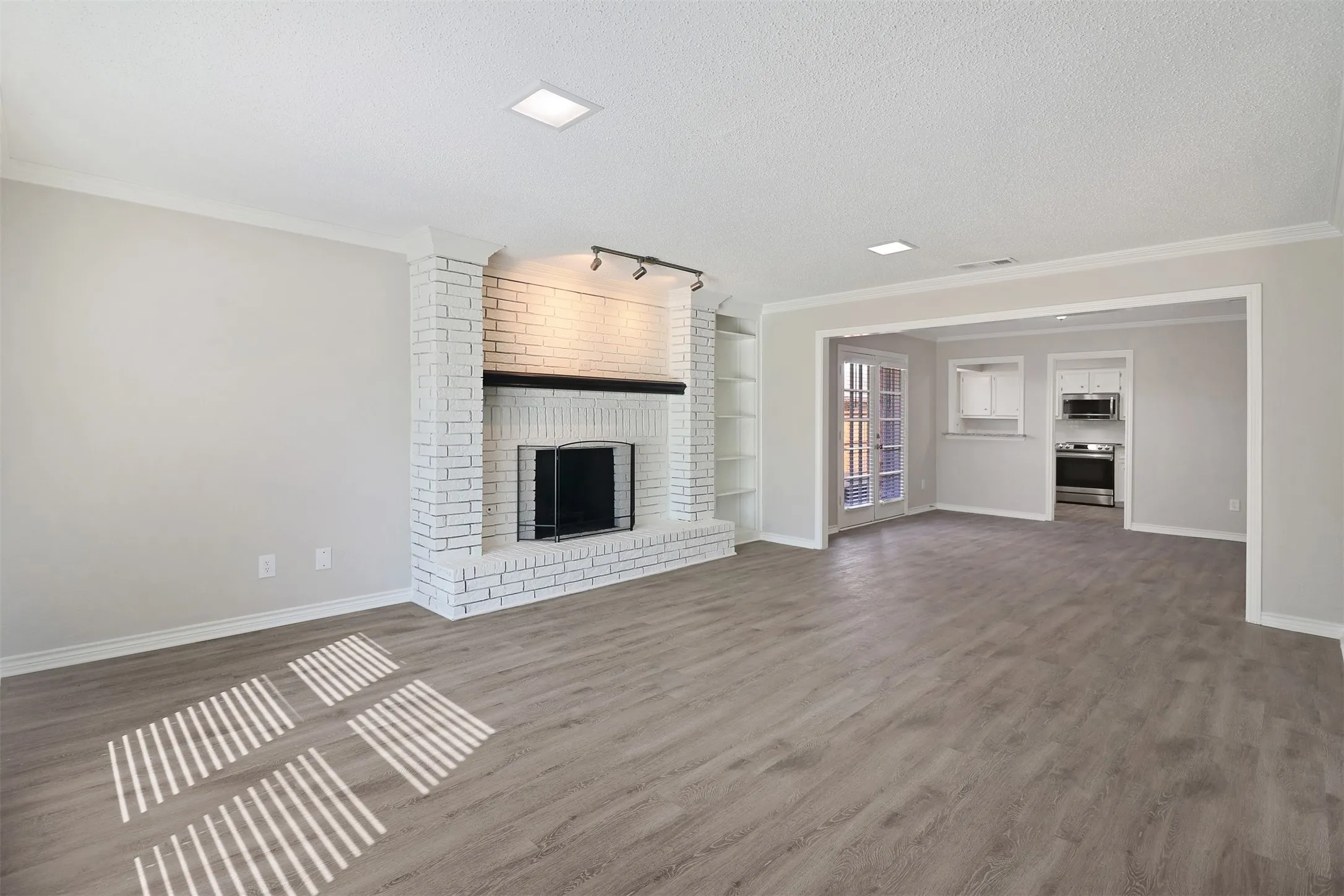Duplex For Rent in Dallas County , 2179 Southern Place A, Carrollton, Texas 75006, 3 Bedroom, 3 Bathroom, 2 Garage spaces, 1,821 Sqft, built in 1980, mls#21402673, Real Estate Agent in Carrollton, Homes For Rent in Dallas county, Homes For Rent in Carrollton, Realtor in Carrollton Texas, Real Estate Brokerage Independent Realty Texas, Luminita Cordes Realtor