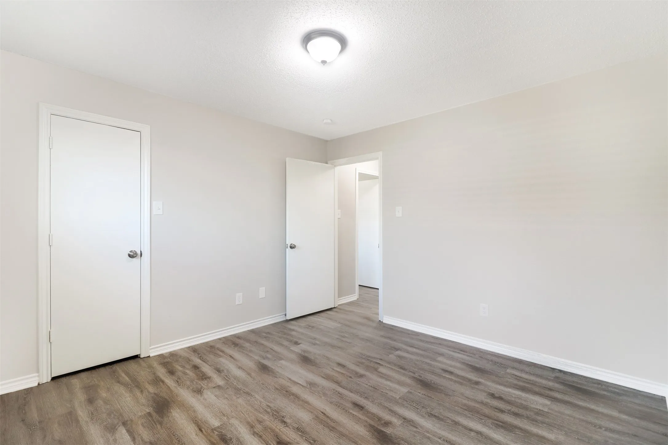 Duplex For Rent in Dallas County , 2179 Southern Place A, Carrollton, Texas 75006, 3 Bedroom, 3 Bathroom, 2 Garage spaces, 1,821 Sqft, built in 1980, mls#21402673, Real Estate Agent in Carrollton, Homes For Rent in Dallas county, Homes For Rent in Carrollton, Realtor in Carrollton Texas, Real Estate Brokerage Independent Realty Texas, Luminita Cordes Realtor