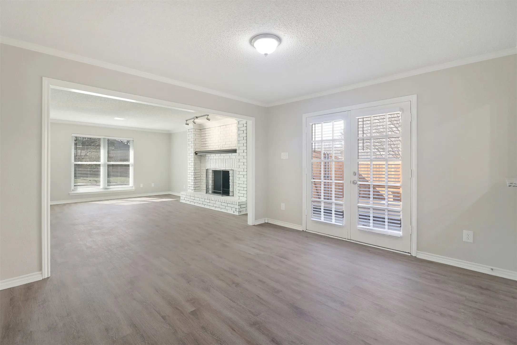 Duplex For Rent in Dallas County , 2179 Southern Place A, Carrollton, Texas 75006, 3 Bedroom, 3 Bathroom, 2 Garage spaces, 1,821 Sqft, built in 1980, mls#21402673, Real Estate Agent in Carrollton, Homes For Rent in Dallas county, Homes For Rent in Carrollton, Realtor in Carrollton Texas, Real Estate Brokerage Independent Realty Texas, Luminita Cordes Realtor