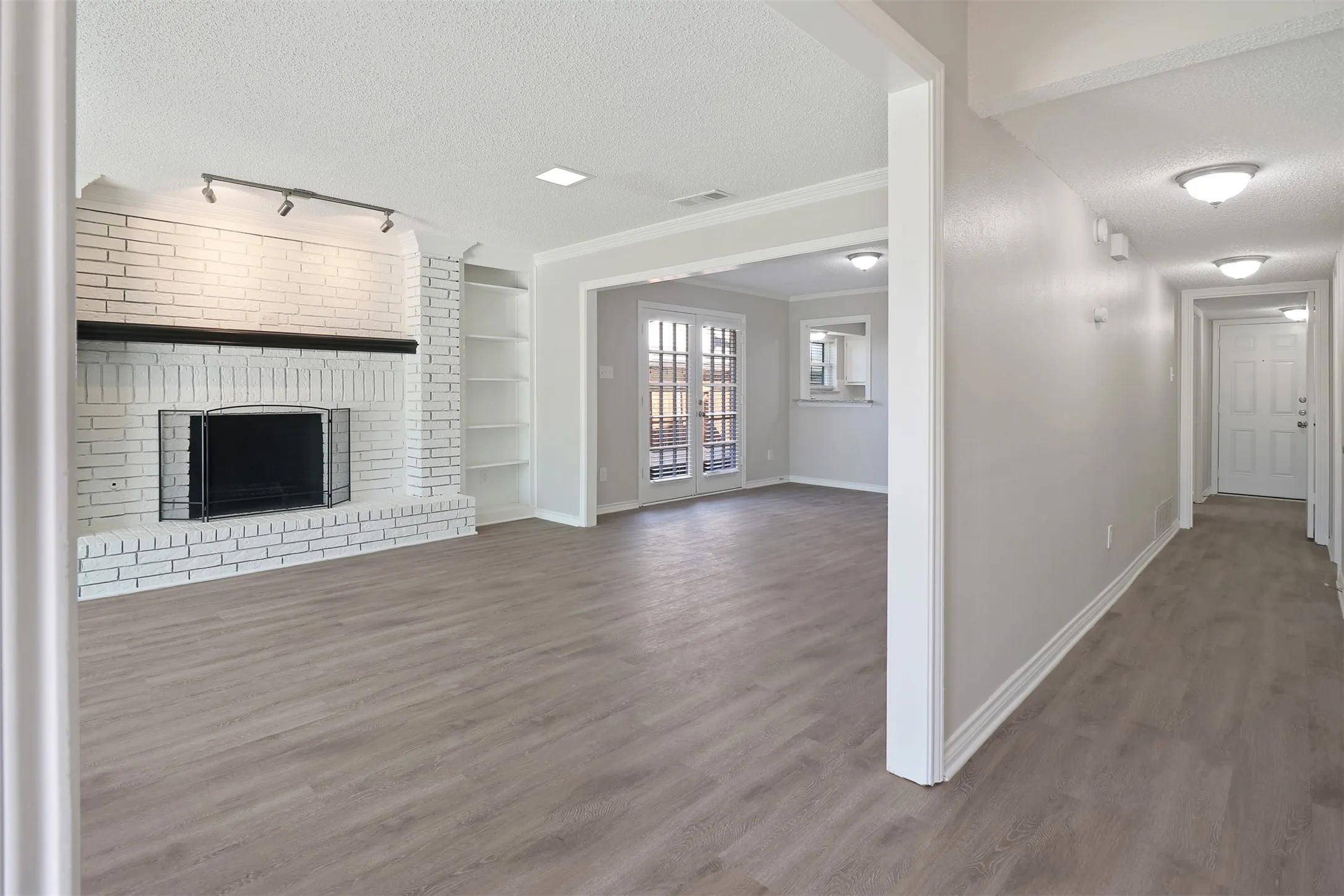 Duplex For Rent in Dallas County , 2179 Southern Place A, Carrollton, Texas 75006, 3 Bedroom, 3 Bathroom, 2 Garage spaces, 1,821 Sqft, built in 1980, mls#21402673, Real Estate Agent in Carrollton, Homes For Rent in Dallas county, Homes For Rent in Carrollton, Realtor in Carrollton Texas, Real Estate Brokerage Independent Realty Texas, Luminita Cordes Realtor