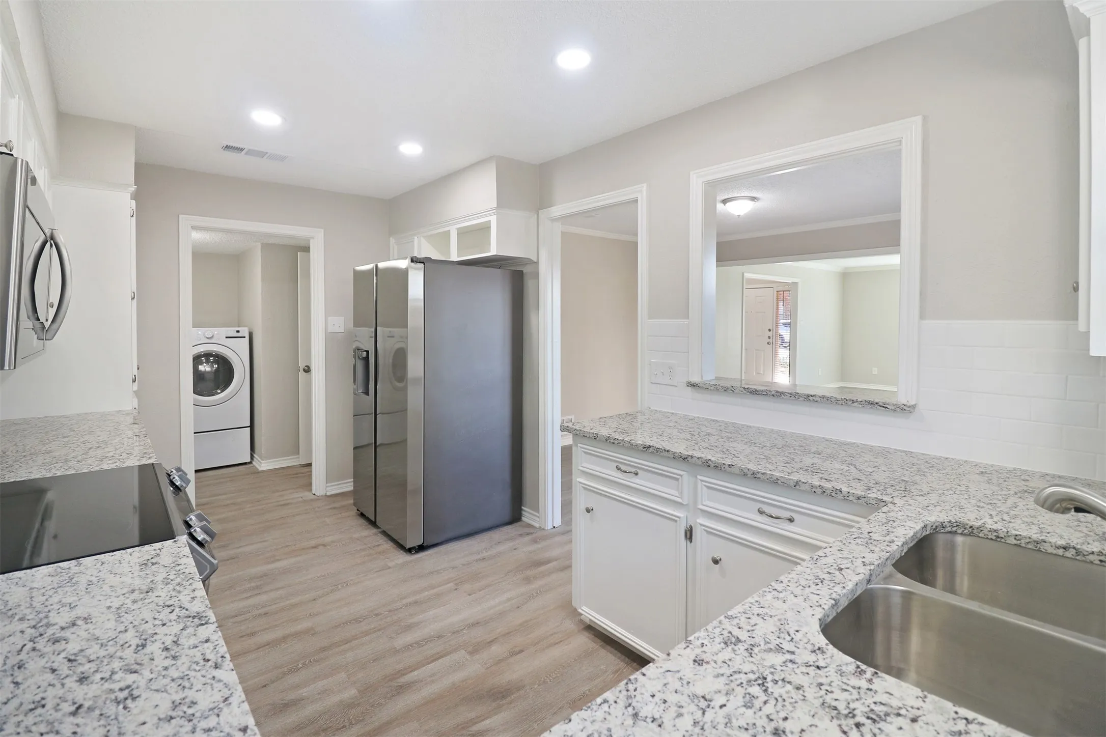 Duplex For Rent in Dallas County , 2179 Southern Place A, Carrollton, Texas 75006, 3 Bedroom, 3 Bathroom, 2 Garage spaces, 1,821 Sqft, built in 1980, mls#21402673, Real Estate Agent in Carrollton, Homes For Rent in Dallas county, Homes For Rent in Carrollton, Realtor in Carrollton Texas, Real Estate Brokerage Independent Realty Texas, Luminita Cordes Realtor