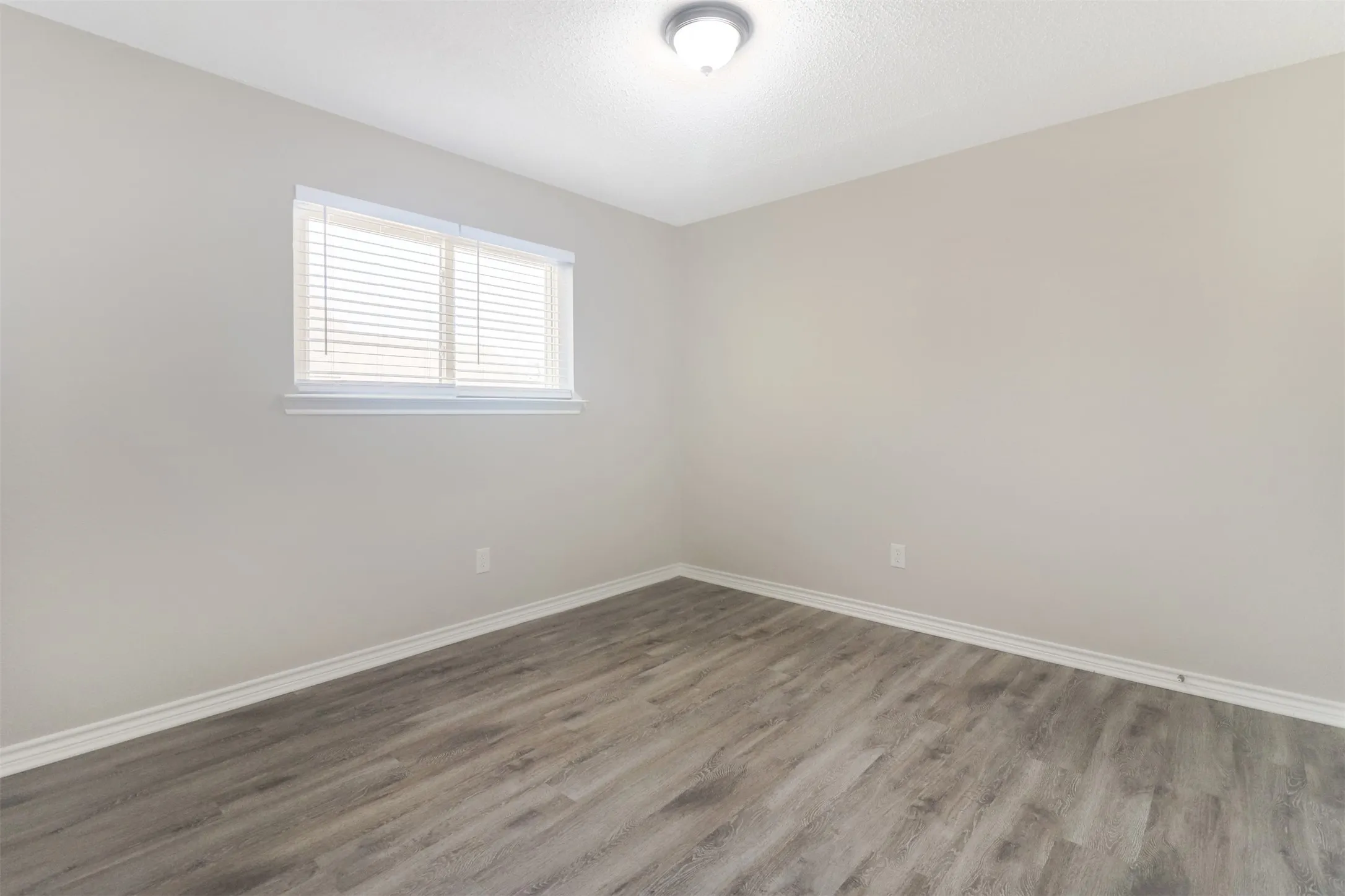 Duplex For Rent in Dallas County , 2179 Southern Place A, Carrollton, Texas 75006, 3 Bedroom, 3 Bathroom, 2 Garage spaces, 1,821 Sqft, built in 1980, mls#21402673, Real Estate Agent in Carrollton, Homes For Rent in Dallas county, Homes For Rent in Carrollton, Realtor in Carrollton Texas, Real Estate Brokerage Independent Realty Texas, Luminita Cordes Realtor