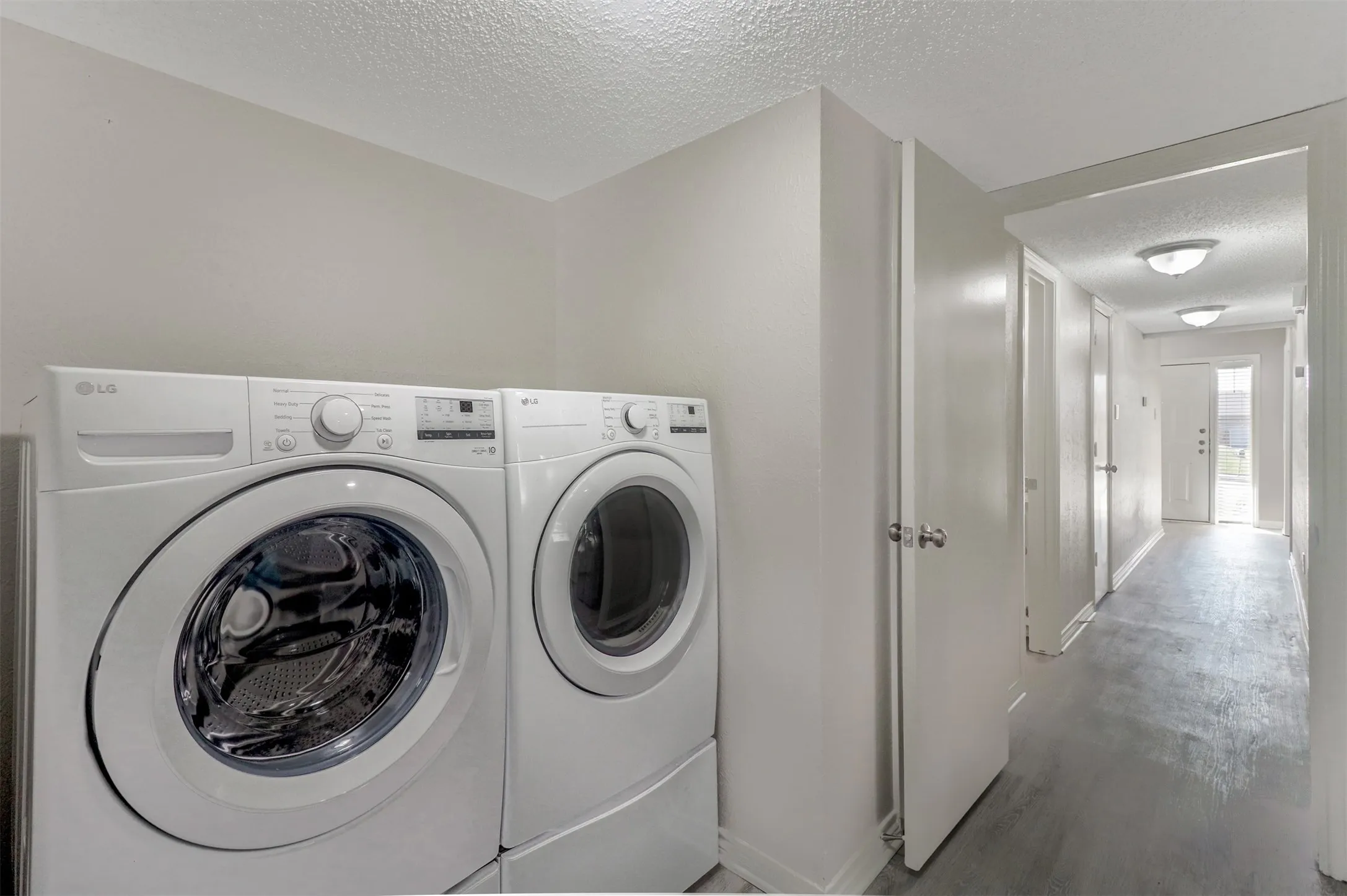 Duplex For Rent in Dallas County , 2179 Southern Place A, Carrollton, Texas 75006, 3 Bedroom, 3 Bathroom, 2 Garage spaces, 1,821 Sqft, built in 1980, mls#21402673, Real Estate Agent in Carrollton, Homes For Rent in Dallas county, Homes For Rent in Carrollton, Realtor in Carrollton Texas, Real Estate Brokerage Independent Realty Texas, Luminita Cordes Realtor