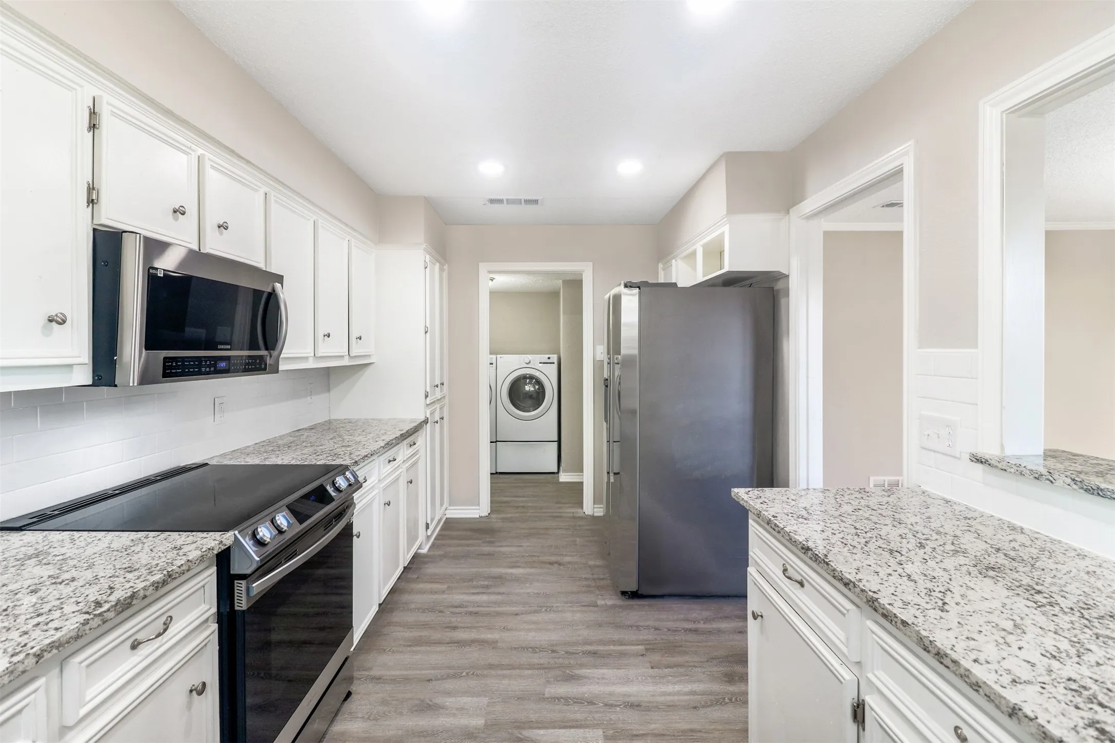 Duplex For Rent in Dallas County , 2179 Southern Place A, Carrollton, Texas 75006, 3 Bedroom, 3 Bathroom, 2 Garage spaces, 1,821 Sqft, built in 1980, mls#21402673, Real Estate Agent in Carrollton, Homes For Rent in Dallas county, Homes For Rent in Carrollton, Realtor in Carrollton Texas, Real Estate Brokerage Independent Realty Texas, Luminita Cordes Realtor