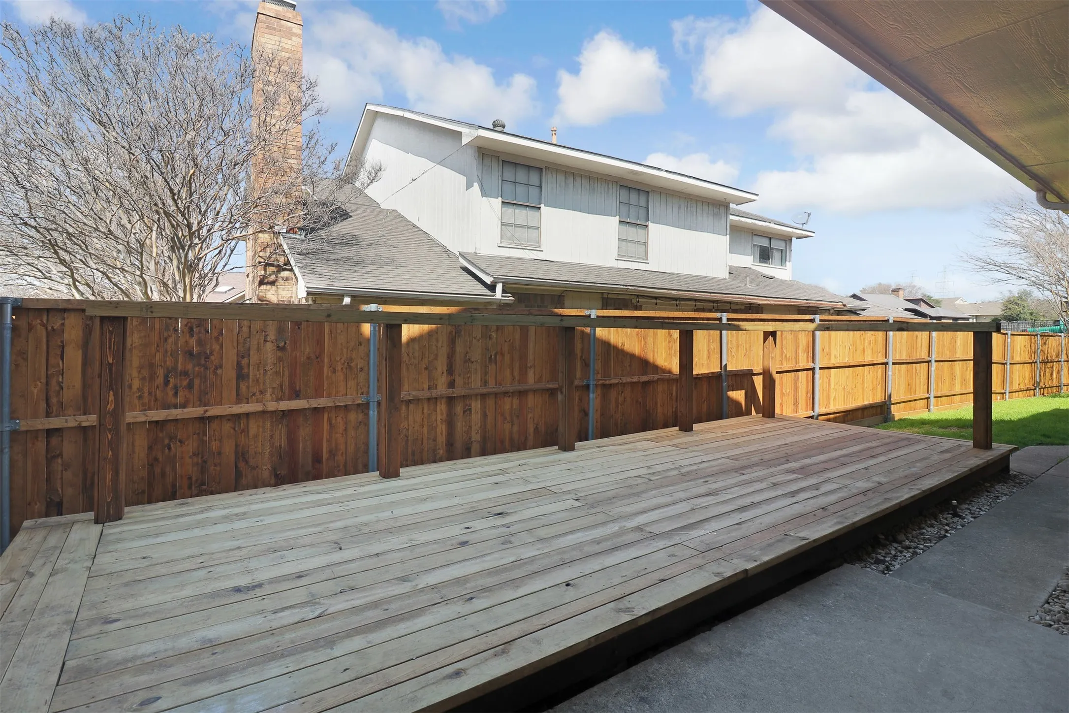 Duplex For Rent in Dallas County , 2179 Southern Place A, Carrollton, Texas 75006, 3 Bedroom, 3 Bathroom, 2 Garage spaces, 1,821 Sqft, built in 1980, mls#21402673, Real Estate Agent in Carrollton, Homes For Rent in Dallas county, Homes For Rent in Carrollton, Realtor in Carrollton Texas, Real Estate Brokerage Independent Realty Texas, Luminita Cordes Realtor