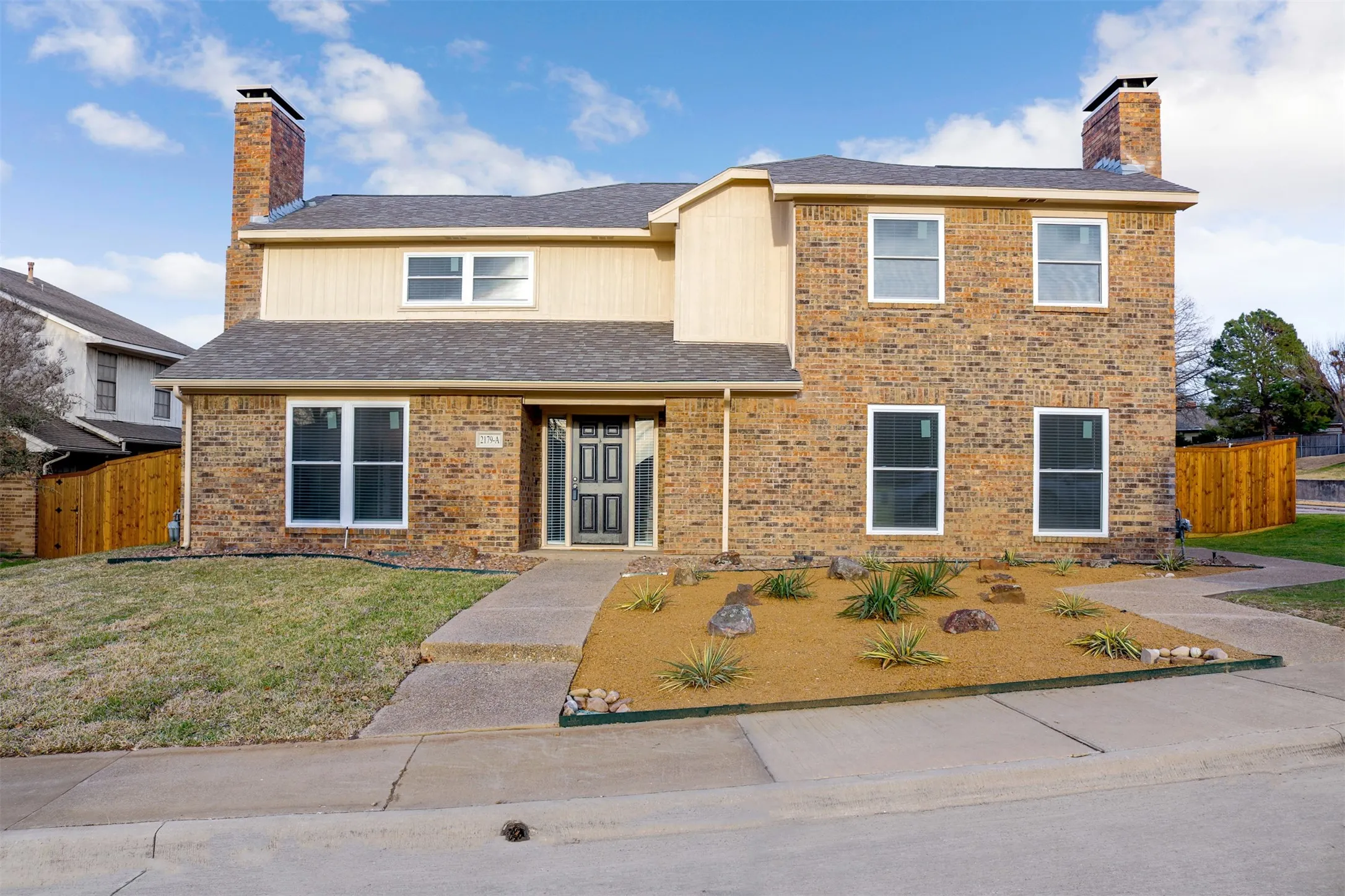 Duplex For Rent in Dallas County , 2179 Southern Place A, Carrollton, Texas 75006, 3 Bedroom, 3 Bathroom, 2 Garage spaces, 1,821 Sqft, built in 1980, mls#21402673, Real Estate Agent in Carrollton, Homes For Rent in Dallas county, Homes For Rent in Carrollton, Realtor in Carrollton Texas, Real Estate Brokerage Independent Realty Texas, Luminita Cordes Realtor