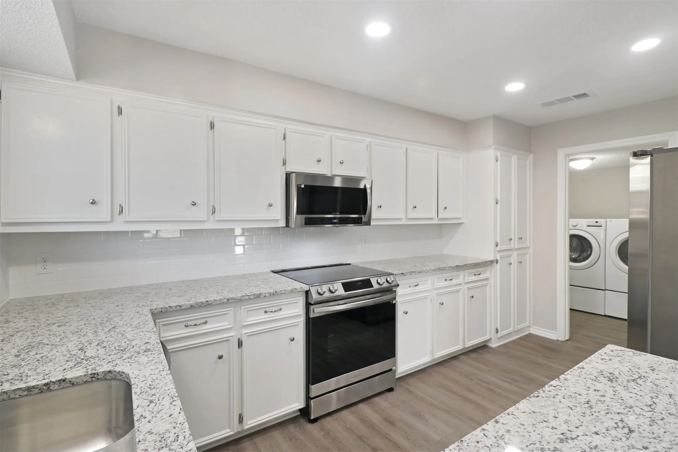 Duplex For Rent in Dallas County , 2179 Southern Place A, Carrollton, Texas 75006, 3 Bedroom, 3 Bathroom, 2 Garage spaces, 1,821 Sqft, built in 1980, mls#21402673, Real Estate Agent in Carrollton, Homes For Rent in Dallas county, Homes For Rent in Carrollton, Realtor in Carrollton Texas, Real Estate Brokerage Independent Realty Texas, Luminita Cordes Realtor