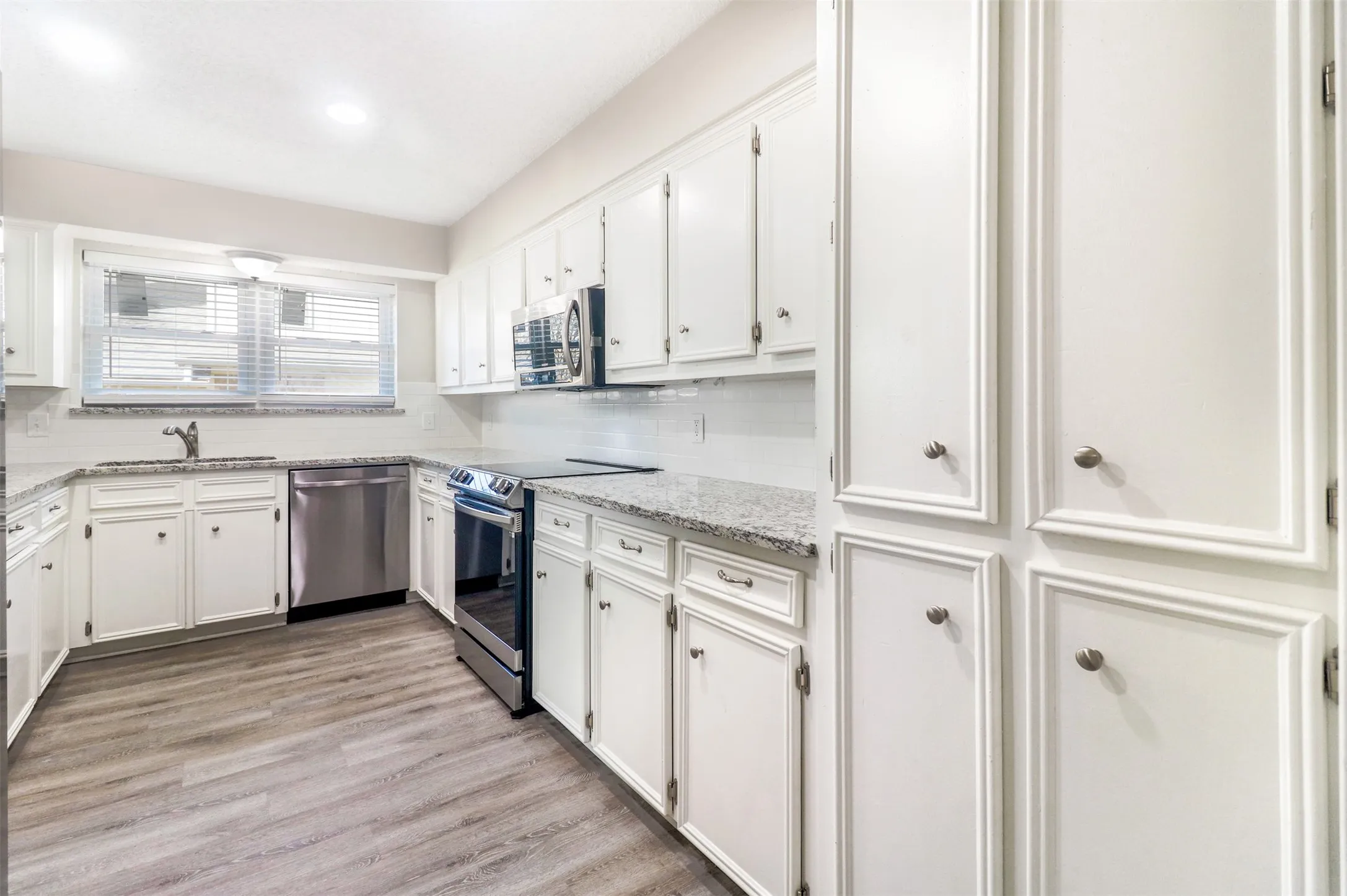 Duplex For Rent in Dallas County , 2179 Southern Place A, Carrollton, Texas 75006, 3 Bedroom, 3 Bathroom, 2 Garage spaces, 1,821 Sqft, built in 1980, mls#21402673, Real Estate Agent in Carrollton, Homes For Rent in Dallas county, Homes For Rent in Carrollton, Realtor in Carrollton Texas, Real Estate Brokerage Independent Realty Texas, Luminita Cordes Realtor