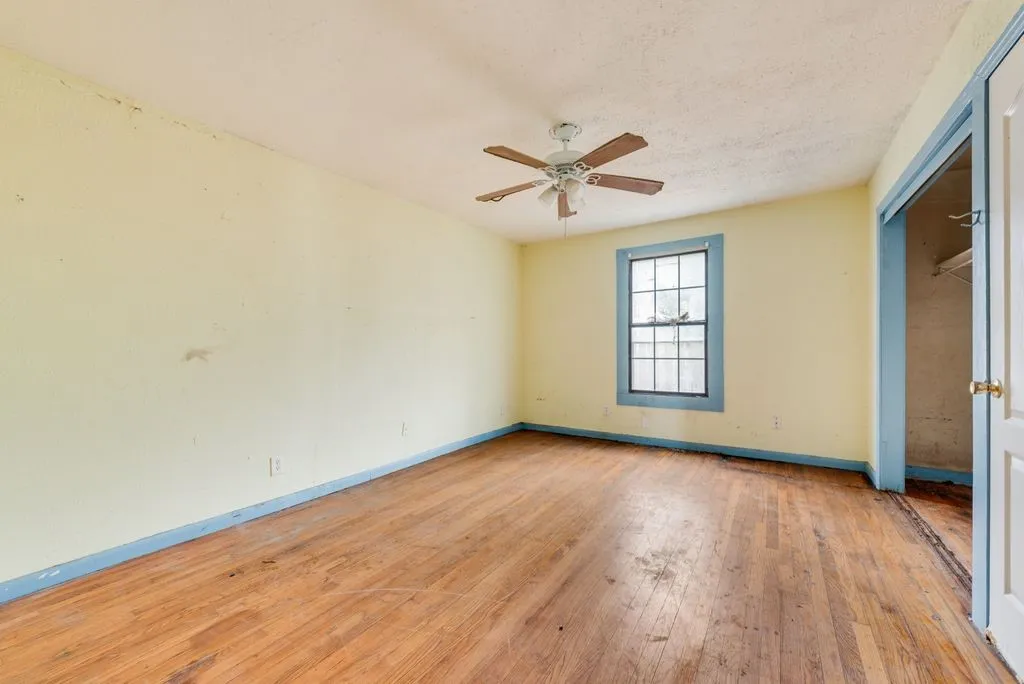 Single Family Residence For Sale in Tarrant County , 2301 Annabelle, Fort Worth, Texas 76119, 4 Bedroom, 2 Bathroom, Garage spaces, 1,556 Sqft, built in 1950, mls#21402685, Real Estate Agent in Fort Worth, Homes For Sale in Tarrant county, Homes For Sale in Fort Worth, Realtor in Fort Worth Texas, Real Estate Brokerage Independent Realty Texas, Luminita Cordes Realtor