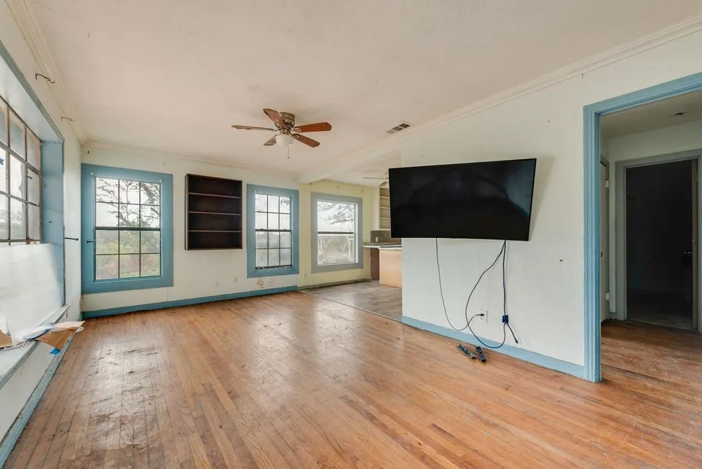Single Family Residence For Sale in Tarrant County , 2301 Annabelle, Fort Worth, Texas 76119, 4 Bedroom, 2 Bathroom, Garage spaces, 1,556 Sqft, built in 1950, mls#21402685, Real Estate Agent in Fort Worth, Homes For Sale in Tarrant county, Homes For Sale in Fort Worth, Realtor in Fort Worth Texas, Real Estate Brokerage Independent Realty Texas, Luminita Cordes Realtor