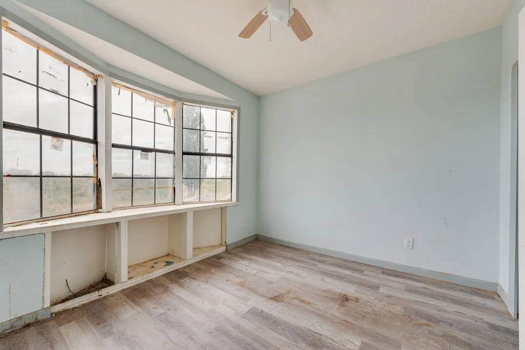 Single Family Residence For Sale in Tarrant County , 2301 Annabelle, Fort Worth, Texas 76119, 4 Bedroom, 2 Bathroom, Garage spaces, 1,556 Sqft, built in 1950, mls#21402685, Real Estate Agent in Fort Worth, Homes For Sale in Tarrant county, Homes For Sale in Fort Worth, Realtor in Fort Worth Texas, Real Estate Brokerage Independent Realty Texas, Luminita Cordes Realtor