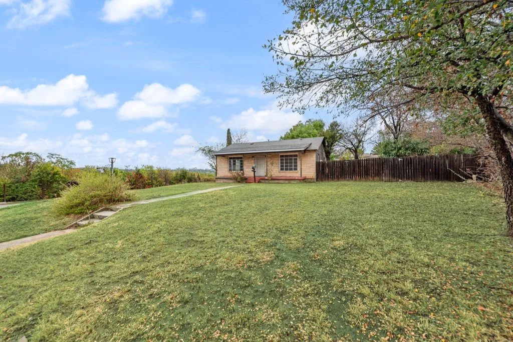 Single Family Residence For Sale in Tarrant County , 2301 Annabelle, Fort Worth, Texas 76119, 4 Bedroom, 2 Bathroom, Garage spaces, 1,556 Sqft, built in 1950, mls#21402685, Real Estate Agent in Fort Worth, Homes For Sale in Tarrant county, Homes For Sale in Fort Worth, Realtor in Fort Worth Texas, Real Estate Brokerage Independent Realty Texas, Luminita Cordes Realtor