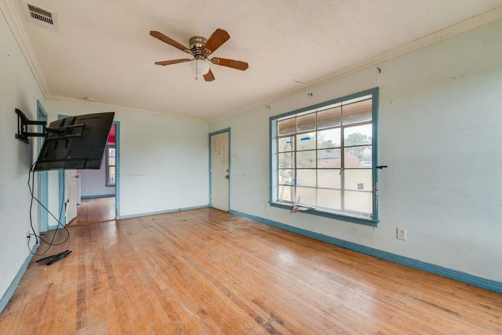 Single Family Residence For Sale in Tarrant County , 2301 Annabelle, Fort Worth, Texas 76119, 4 Bedroom, 2 Bathroom, Garage spaces, 1,556 Sqft, built in 1950, mls#21402685, Real Estate Agent in Fort Worth, Homes For Sale in Tarrant county, Homes For Sale in Fort Worth, Realtor in Fort Worth Texas, Real Estate Brokerage Independent Realty Texas, Luminita Cordes Realtor