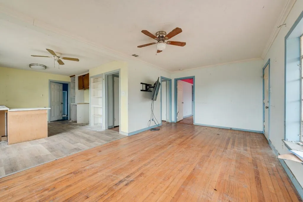 Single Family Residence For Sale in Tarrant County , 2301 Annabelle, Fort Worth, Texas 76119, 4 Bedroom, 2 Bathroom, Garage spaces, 1,556 Sqft, built in 1950, mls#21402685, Real Estate Agent in Fort Worth, Homes For Sale in Tarrant county, Homes For Sale in Fort Worth, Realtor in Fort Worth Texas, Real Estate Brokerage Independent Realty Texas, Luminita Cordes Realtor