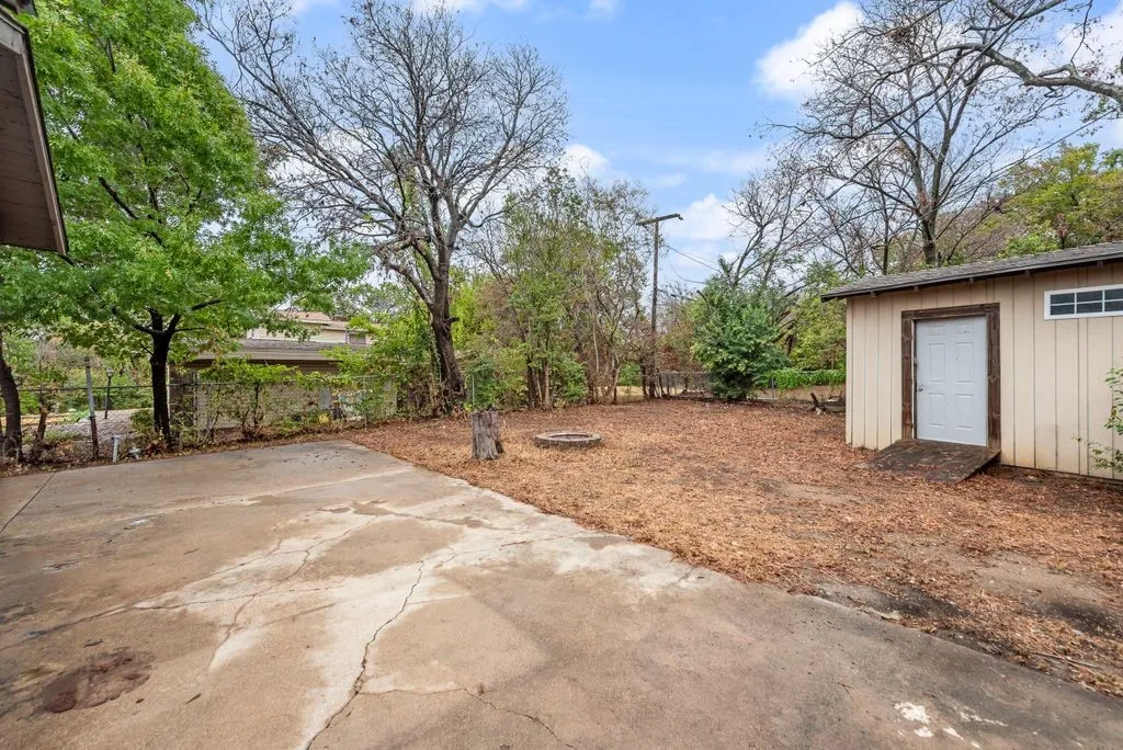 Single Family Residence For Sale in Tarrant County , 2301 Annabelle, Fort Worth, Texas 76119, 4 Bedroom, 2 Bathroom, Garage spaces, 1,556 Sqft, built in 1950, mls#21402685, Real Estate Agent in Fort Worth, Homes For Sale in Tarrant county, Homes For Sale in Fort Worth, Realtor in Fort Worth Texas, Real Estate Brokerage Independent Realty Texas, Luminita Cordes Realtor