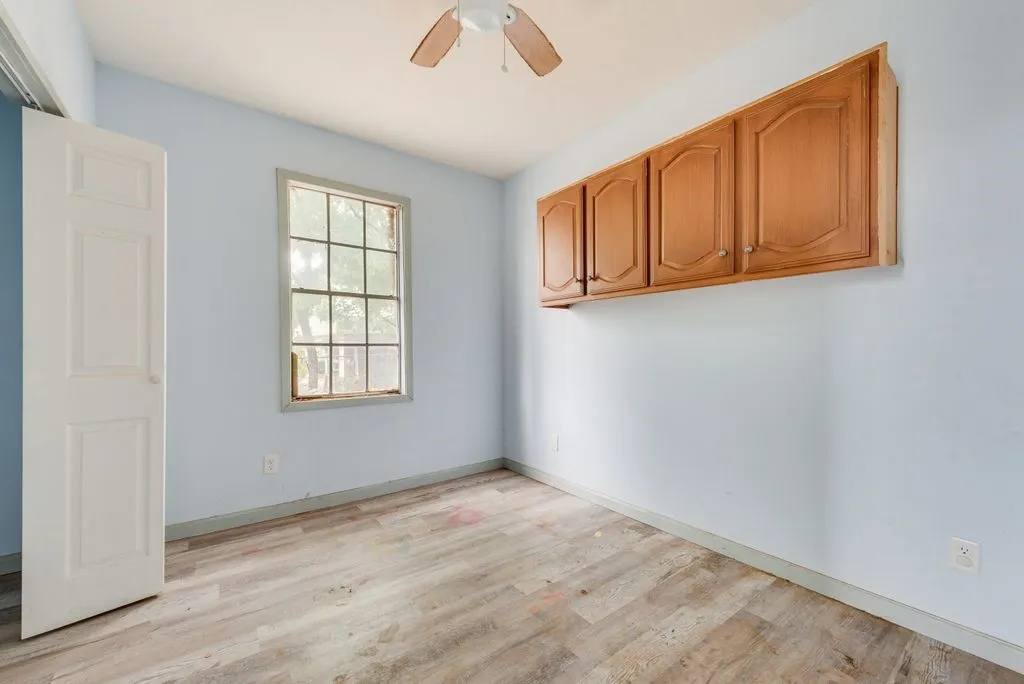 Single Family Residence For Sale in Tarrant County , 2301 Annabelle, Fort Worth, Texas 76119, 4 Bedroom, 2 Bathroom, Garage spaces, 1,556 Sqft, built in 1950, mls#21402685, Real Estate Agent in Fort Worth, Homes For Sale in Tarrant county, Homes For Sale in Fort Worth, Realtor in Fort Worth Texas, Real Estate Brokerage Independent Realty Texas, Luminita Cordes Realtor