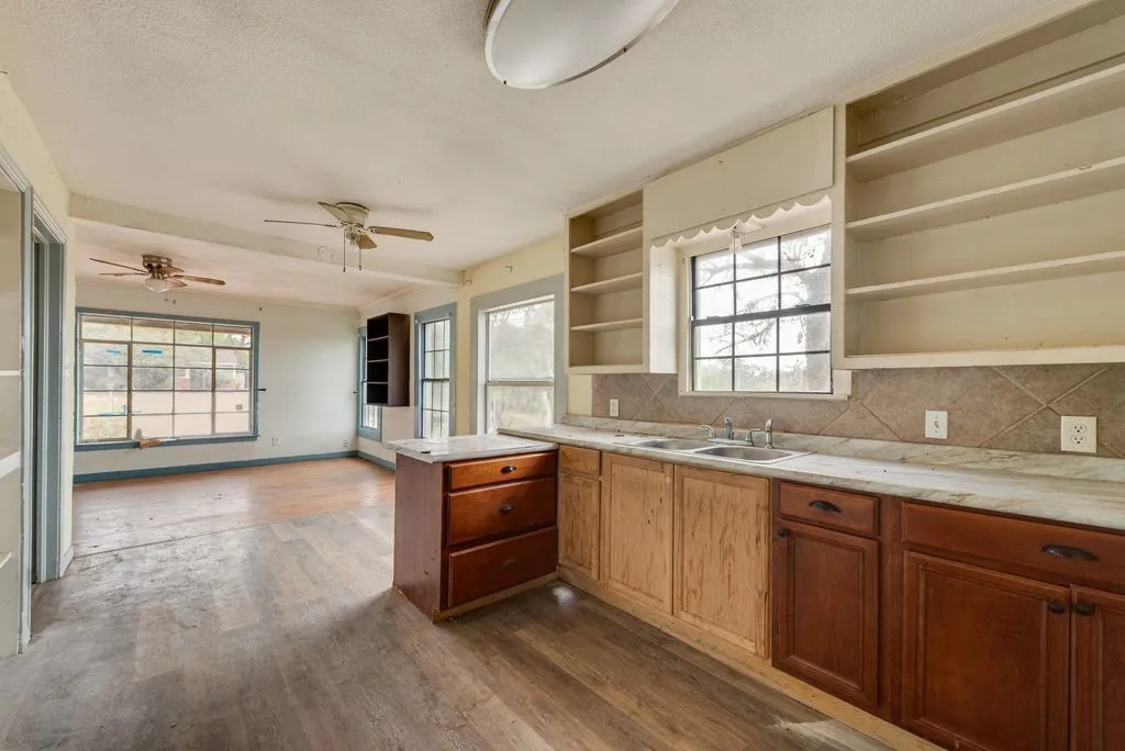 Single Family Residence For Sale in Tarrant County , 2301 Annabelle, Fort Worth, Texas 76119, 4 Bedroom, 2 Bathroom, Garage spaces, 1,556 Sqft, built in 1950, mls#21402685, Real Estate Agent in Fort Worth, Homes For Sale in Tarrant county, Homes For Sale in Fort Worth, Realtor in Fort Worth Texas, Real Estate Brokerage Independent Realty Texas, Luminita Cordes Realtor