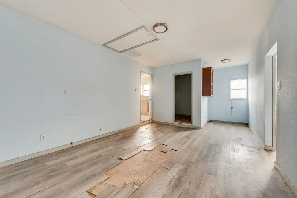 Single Family Residence For Sale in Tarrant County , 2301 Annabelle, Fort Worth, Texas 76119, 4 Bedroom, 2 Bathroom, Garage spaces, 1,556 Sqft, built in 1950, mls#21402685, Real Estate Agent in Fort Worth, Homes For Sale in Tarrant county, Homes For Sale in Fort Worth, Realtor in Fort Worth Texas, Real Estate Brokerage Independent Realty Texas, Luminita Cordes Realtor