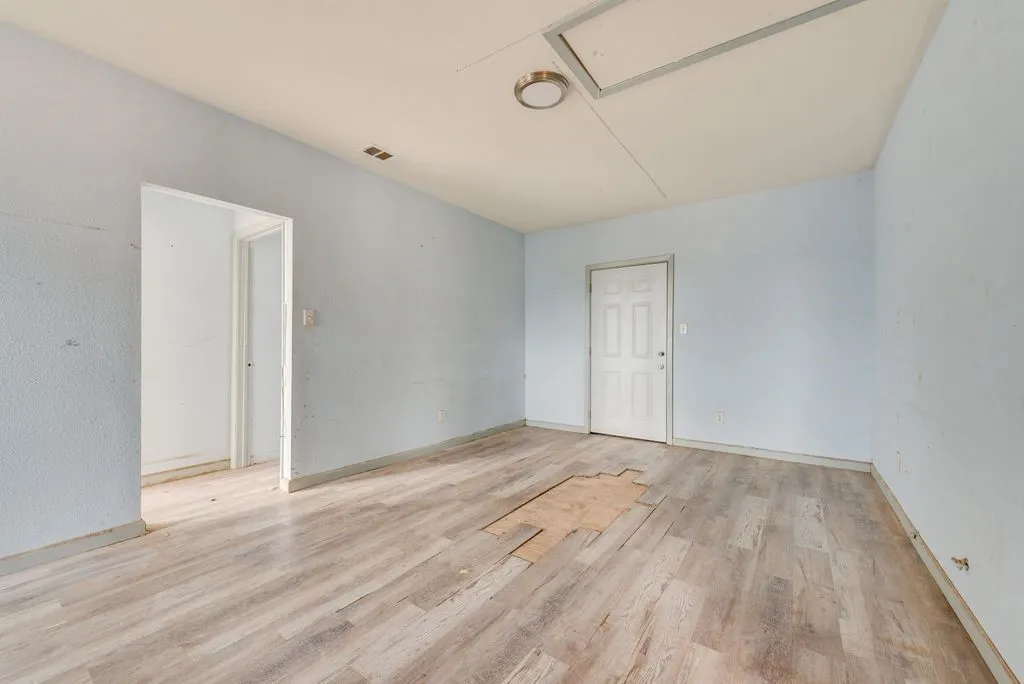 Single Family Residence For Sale in Tarrant County , 2301 Annabelle, Fort Worth, Texas 76119, 4 Bedroom, 2 Bathroom, Garage spaces, 1,556 Sqft, built in 1950, mls#21402685, Real Estate Agent in Fort Worth, Homes For Sale in Tarrant county, Homes For Sale in Fort Worth, Realtor in Fort Worth Texas, Real Estate Brokerage Independent Realty Texas, Luminita Cordes Realtor