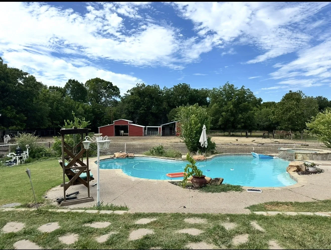 Single Family Residence For Sale in Parker County , 103 Tusk Court, Weatherford, Texas 76085, 4 Bedroom, 3 Bathroom, 4 Garage spaces, 2,380 Sqft, built in 2001, mls#21399811, Real Estate Agent in Weatherford, Homes For Sale in Parker county, Homes For Sale in Weatherford, Realtor in Weatherford Texas, Real Estate Brokerage Independent Realty Texas, Luminita Cordes Realtor