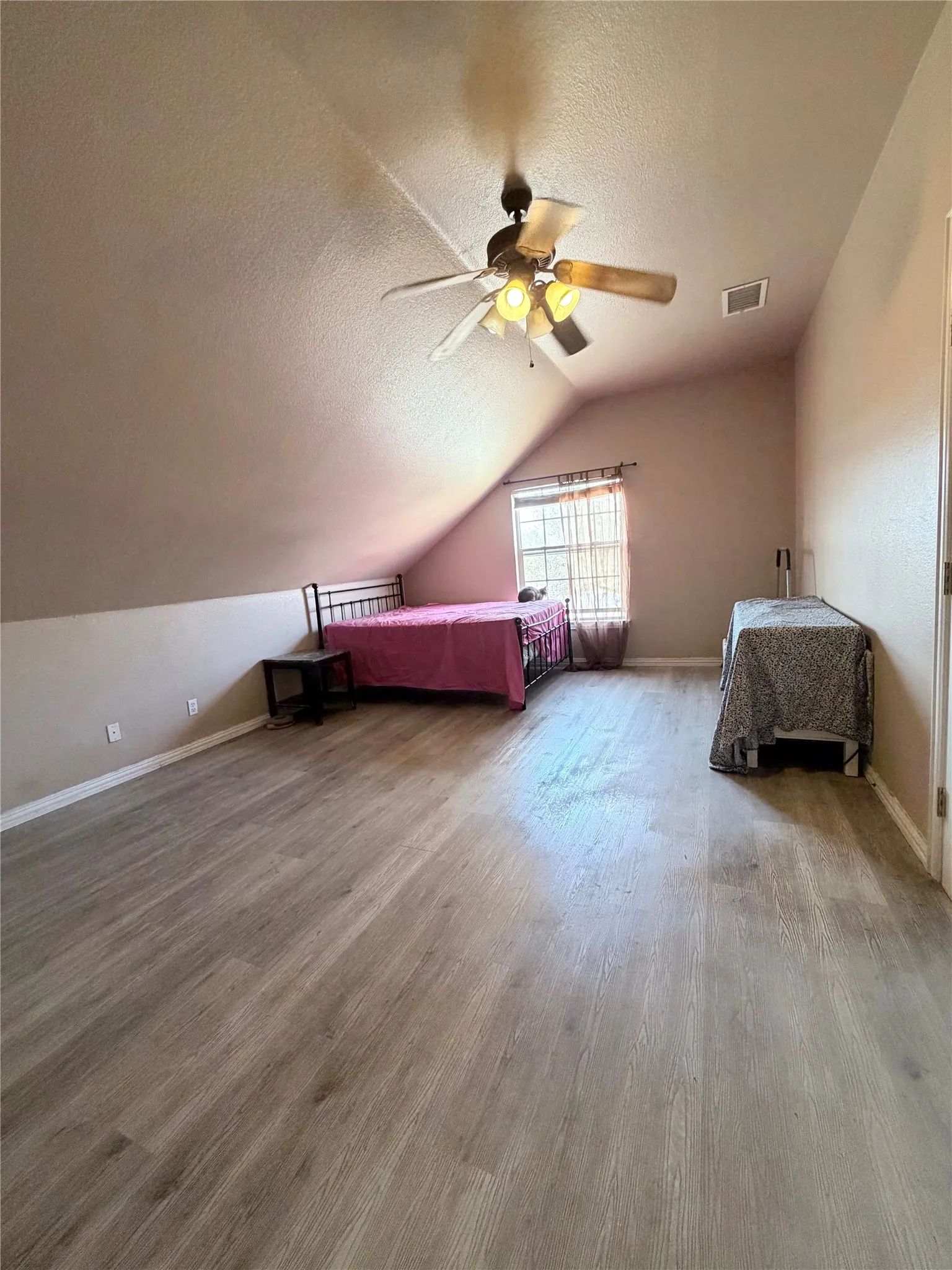 Single Family Residence For Sale in Parker County , 103 Tusk Court, Weatherford, Texas 76085, 4 Bedroom, 3 Bathroom, 4 Garage spaces, 2,380 Sqft, built in 2001, mls#21399811, Real Estate Agent in Weatherford, Homes For Sale in Parker county, Homes For Sale in Weatherford, Realtor in Weatherford Texas, Real Estate Brokerage Independent Realty Texas, Luminita Cordes Realtor