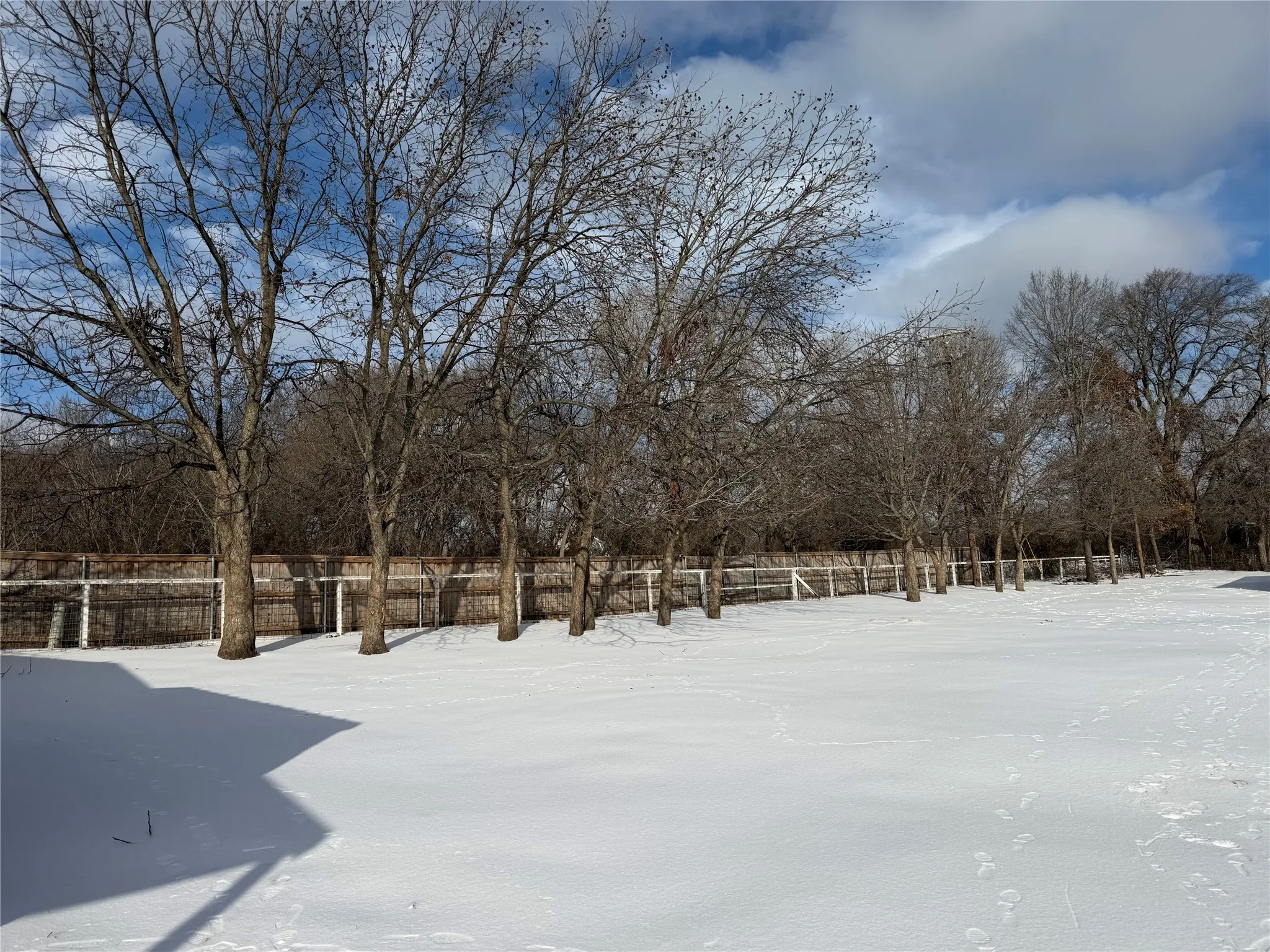 Single Family Residence For Sale in Parker County , 103 Tusk Court, Weatherford, Texas 76085, 4 Bedroom, 3 Bathroom, 4 Garage spaces, 2,380 Sqft, built in 2001, mls#21399811, Real Estate Agent in Weatherford, Homes For Sale in Parker county, Homes For Sale in Weatherford, Realtor in Weatherford Texas, Real Estate Brokerage Independent Realty Texas, Luminita Cordes Realtor