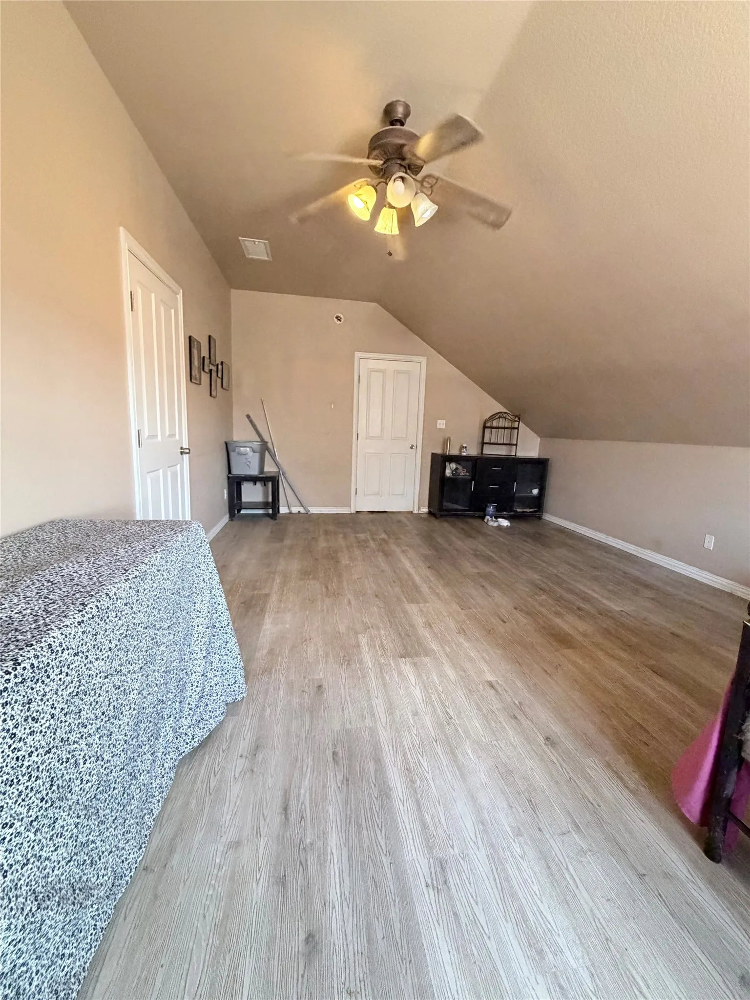 Single Family Residence For Sale in Parker County , 103 Tusk Court, Weatherford, Texas 76085, 4 Bedroom, 3 Bathroom, 4 Garage spaces, 2,380 Sqft, built in 2001, mls#21399811, Real Estate Agent in Weatherford, Homes For Sale in Parker county, Homes For Sale in Weatherford, Realtor in Weatherford Texas, Real Estate Brokerage Independent Realty Texas, Luminita Cordes Realtor