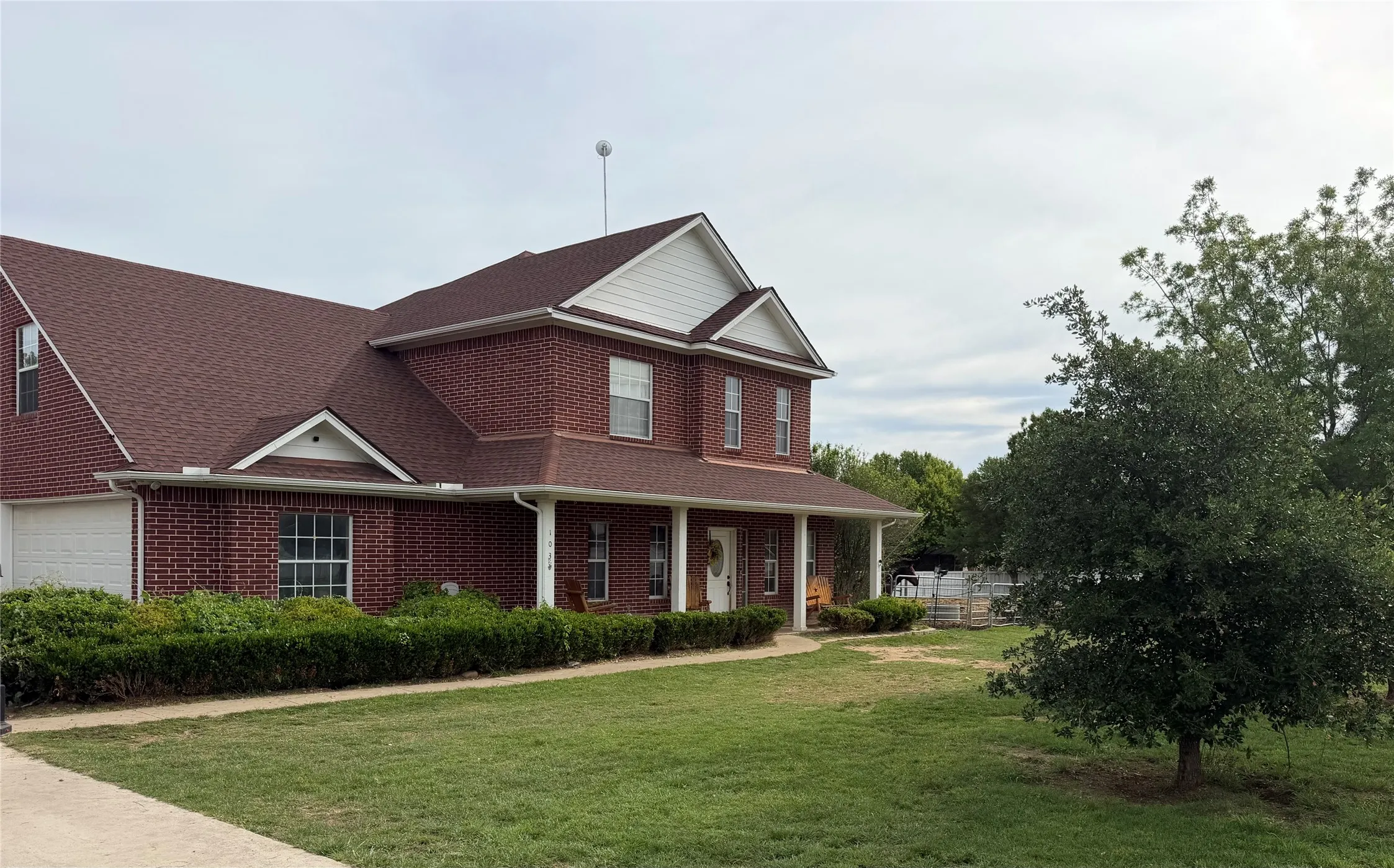 Single Family Residence For Sale in Parker County , 103 Tusk Court, Weatherford, Texas 76085, 4 Bedroom, 3 Bathroom, 4 Garage spaces, 2,380 Sqft, built in 2001, mls#21399811, Real Estate Agent in Weatherford, Homes For Sale in Parker county, Homes For Sale in Weatherford, Realtor in Weatherford Texas, Real Estate Brokerage Independent Realty Texas, Luminita Cordes Realtor